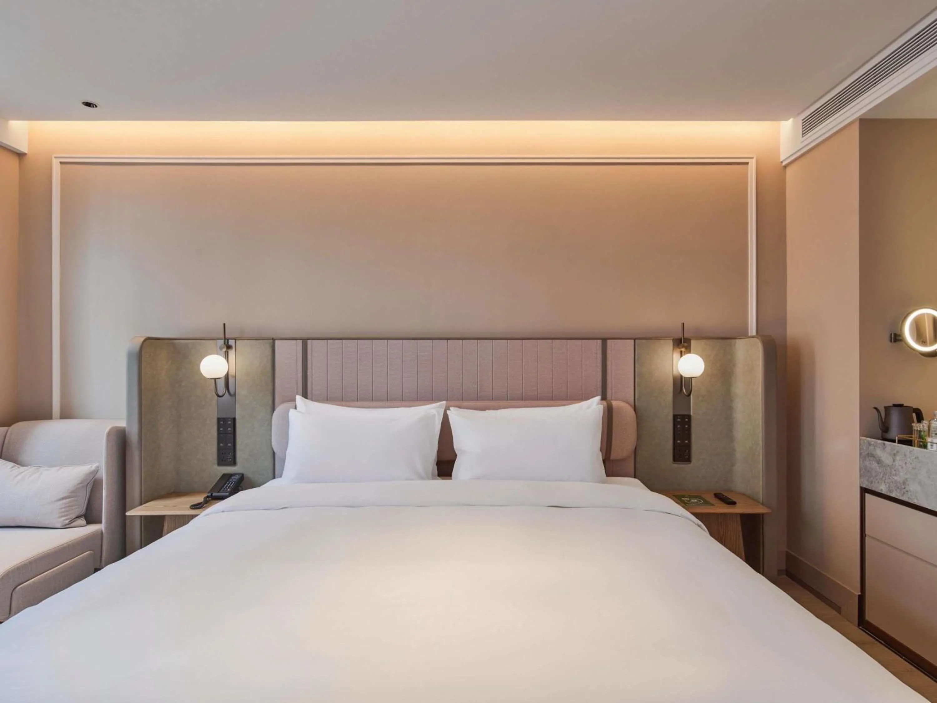 Bedroom, Bed in Mercure Hangzhou West Lake Fengqi Road