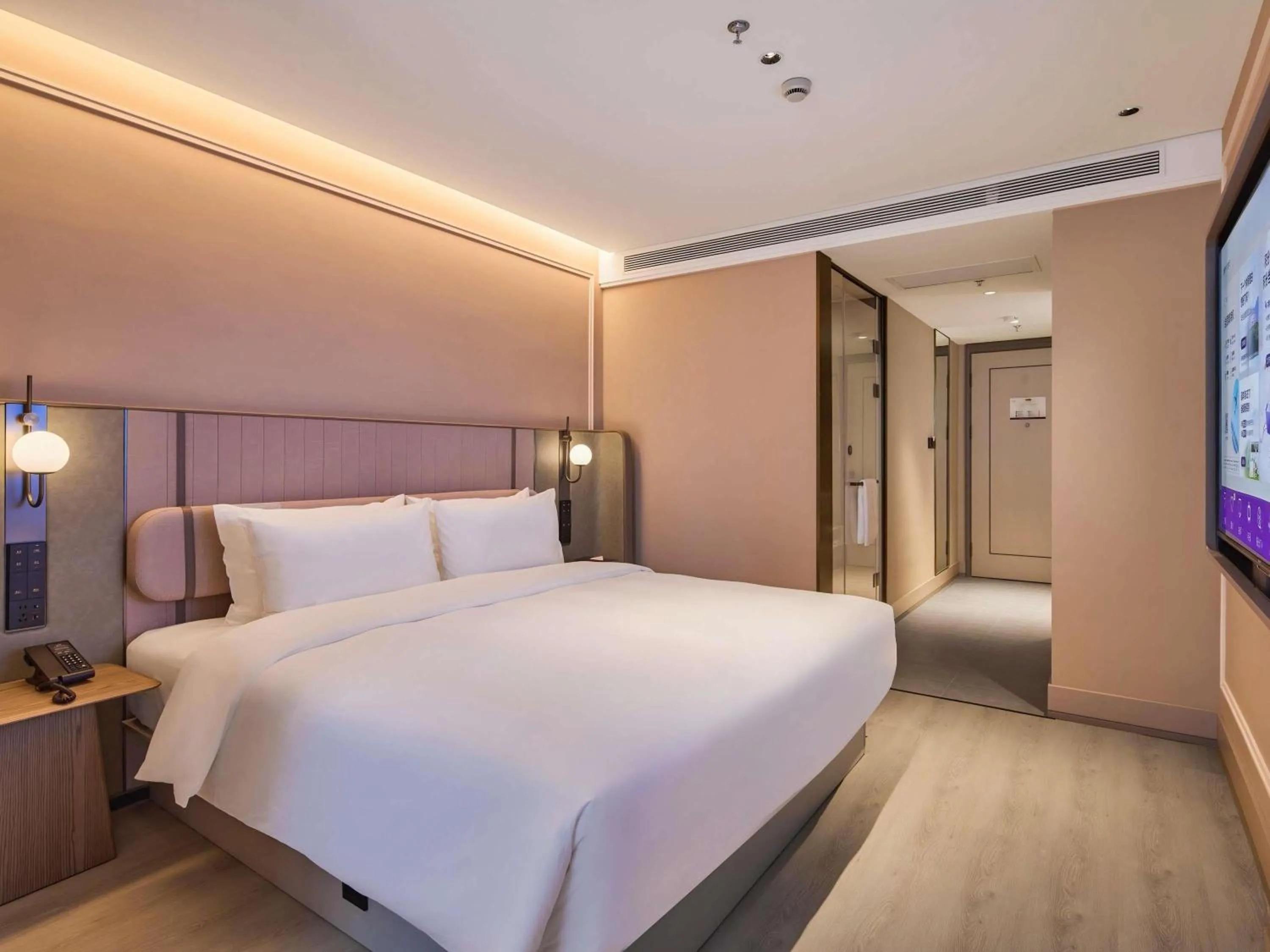 Bedroom, Bed in Mercure Hangzhou West Lake Fengqi Road