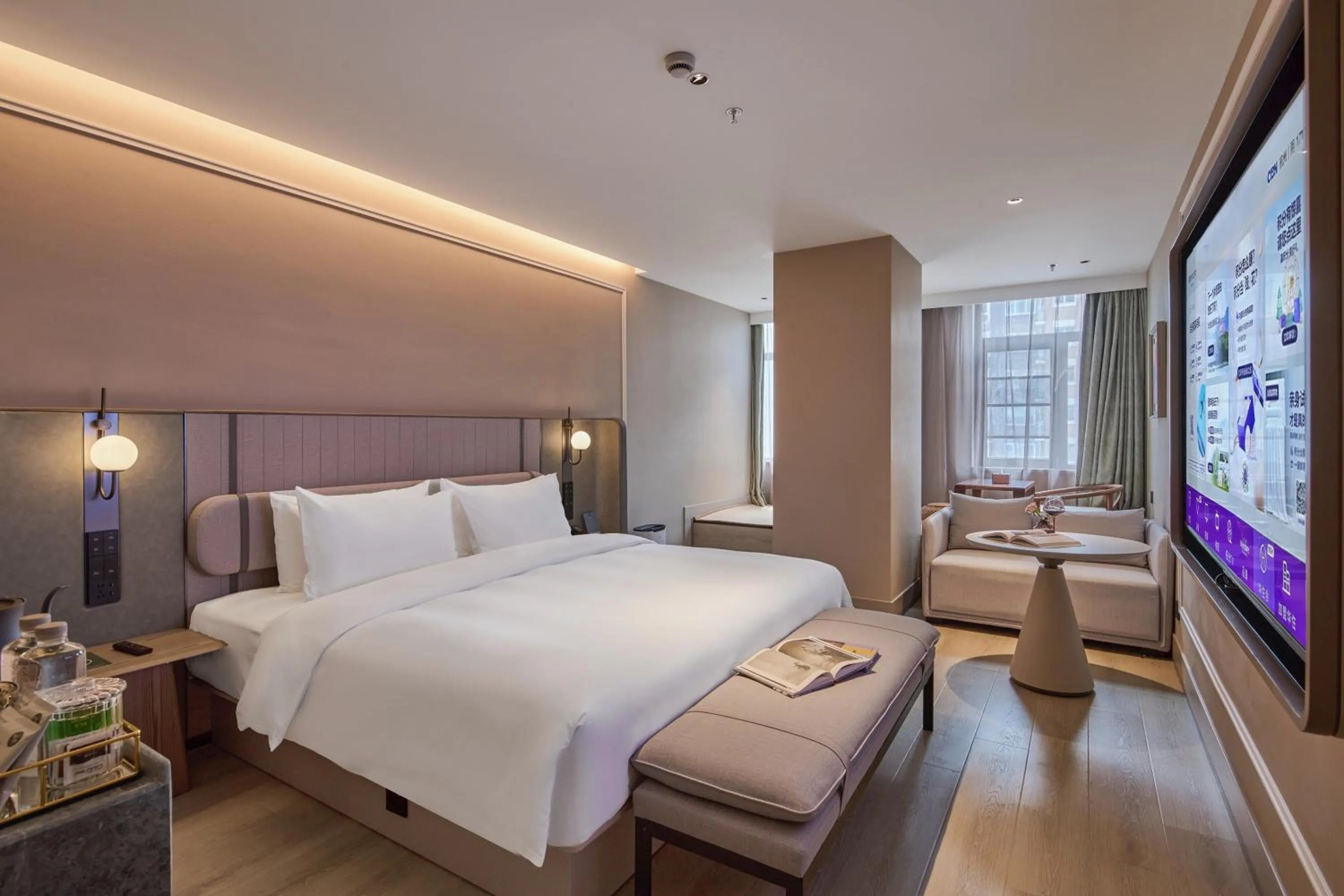 Communal lounge/ TV room, Bed in Mercure Hangzhou West Lake Fengqi Road