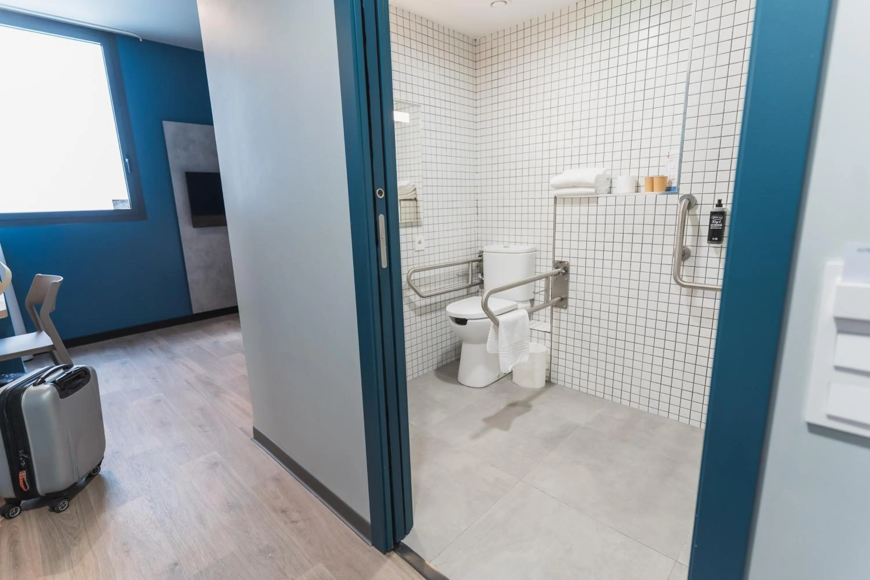 Bathroom in ibis budget Madrid Albasanz