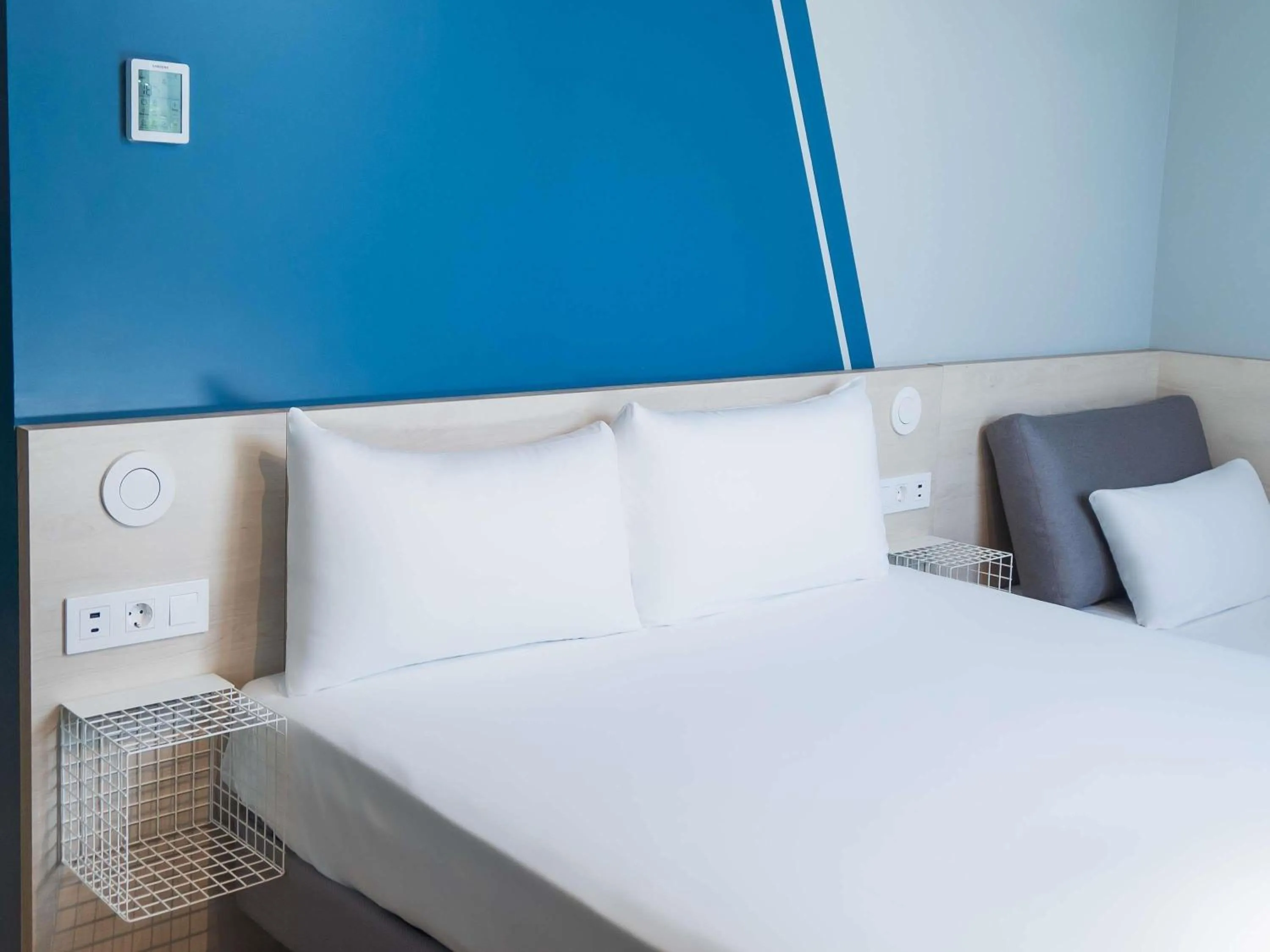 Bedroom, Bed in ibis budget Madrid Albasanz