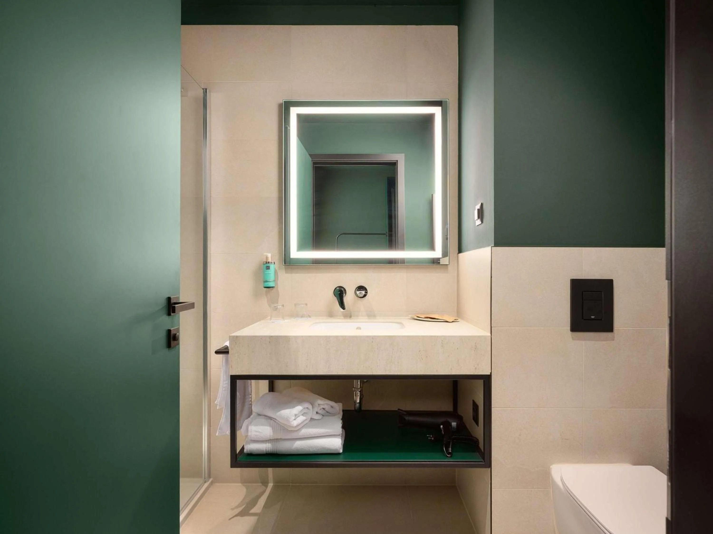 Bedroom in Novotel Zagreb