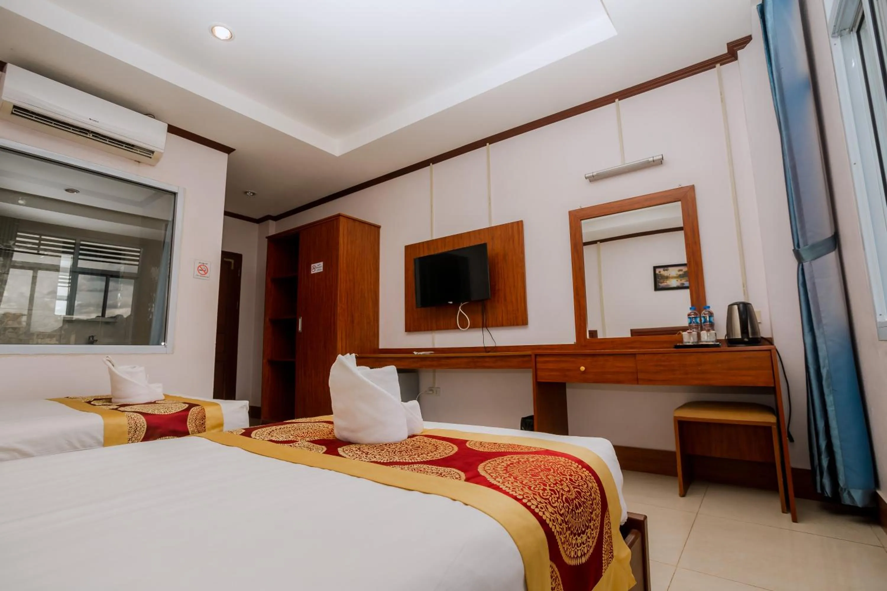 View (from property/room), Bed in Vilayvong Hotel