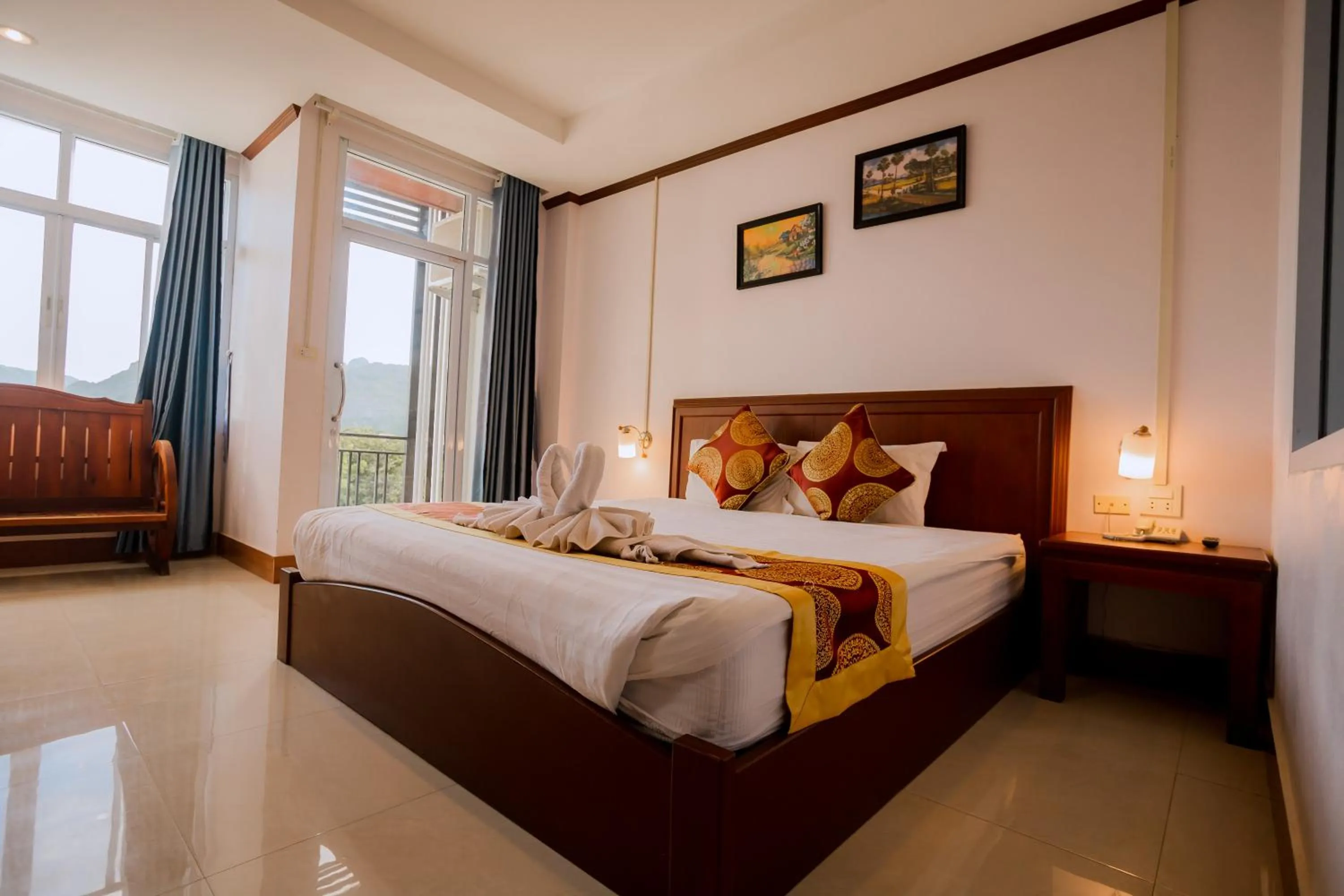 River view, Bed in Vilayvong Hotel