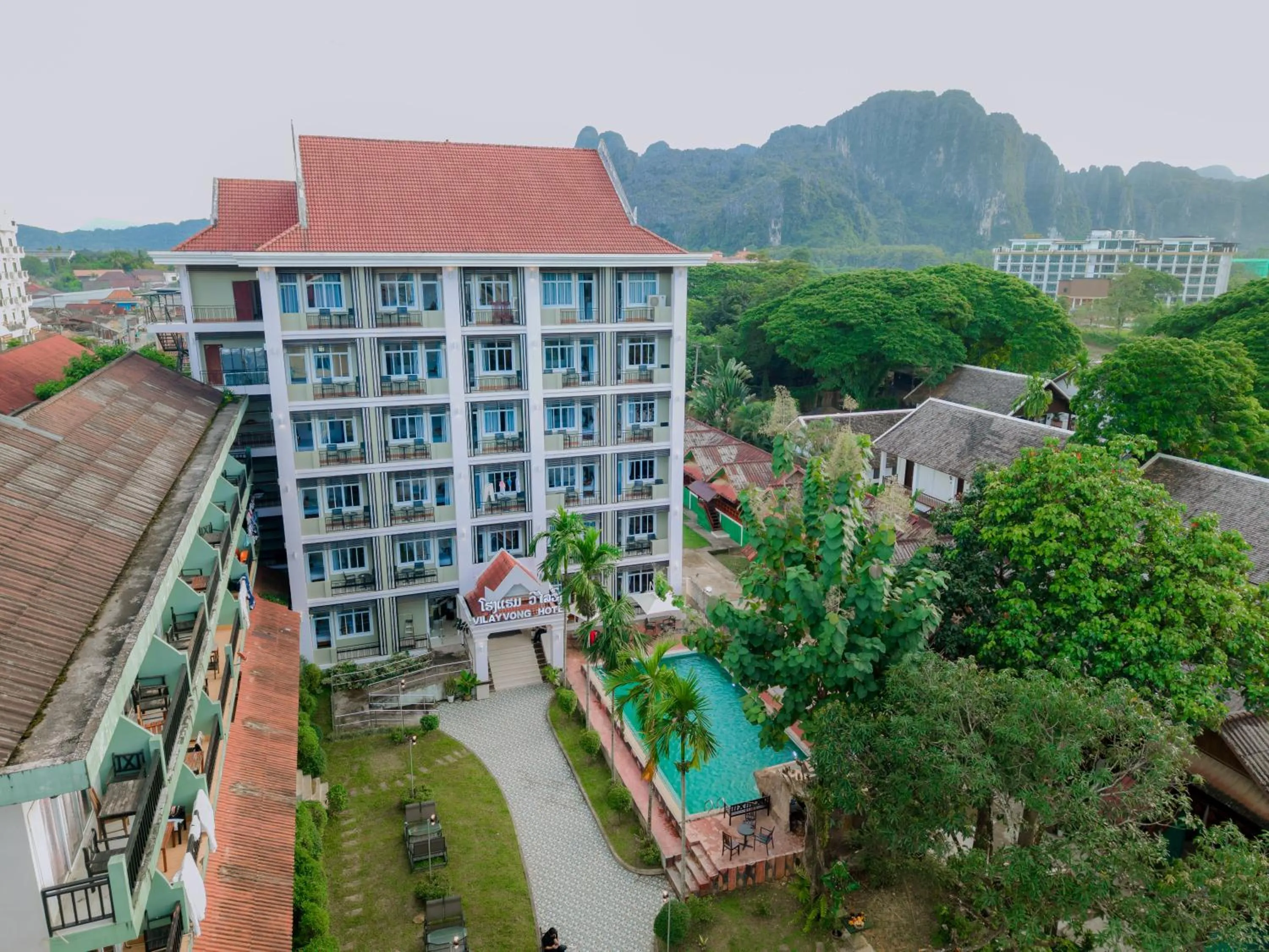 Swimming pool in Vilayvong Hotel