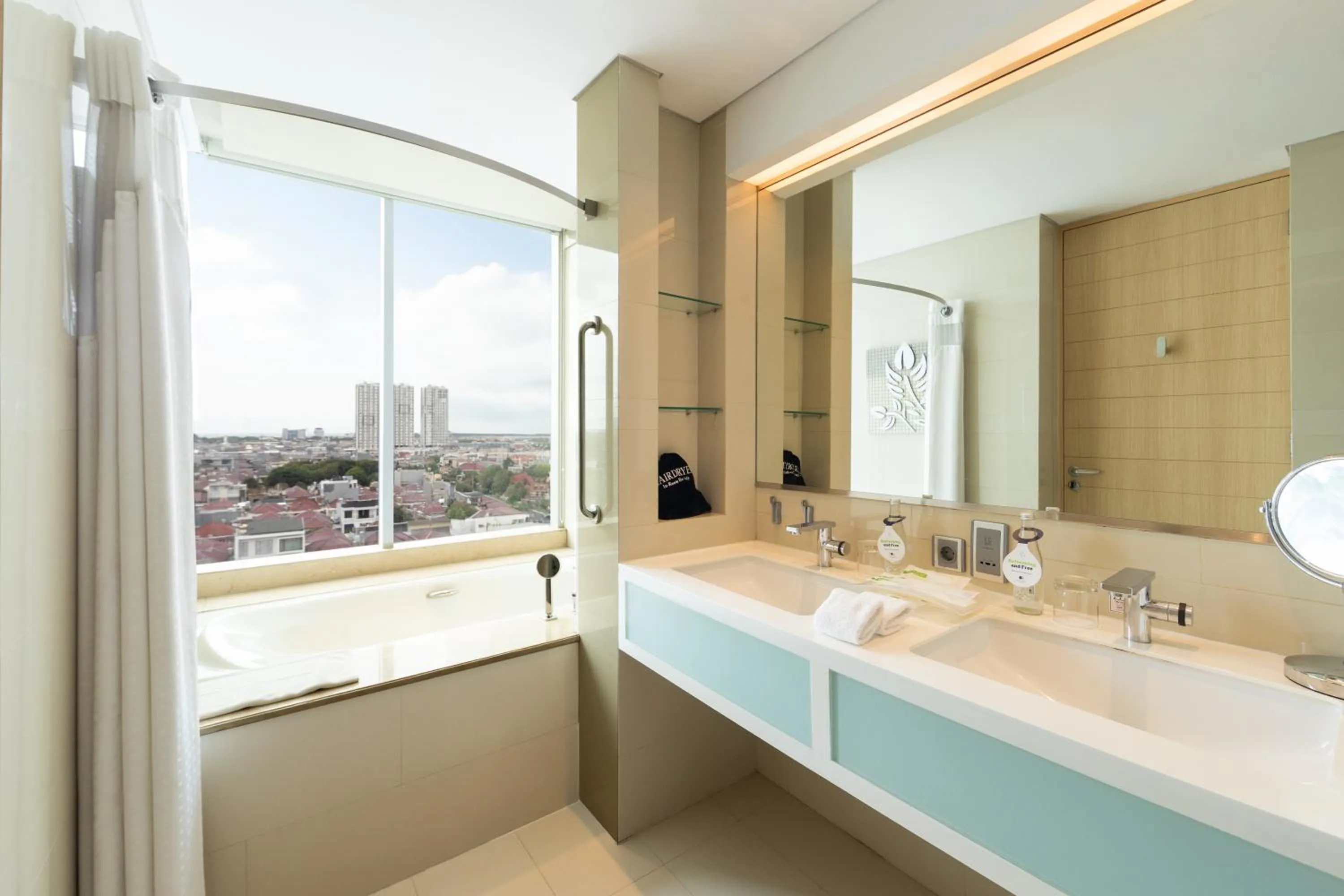 Bath in DoubleTree by Hilton Jakarta Kemayoran