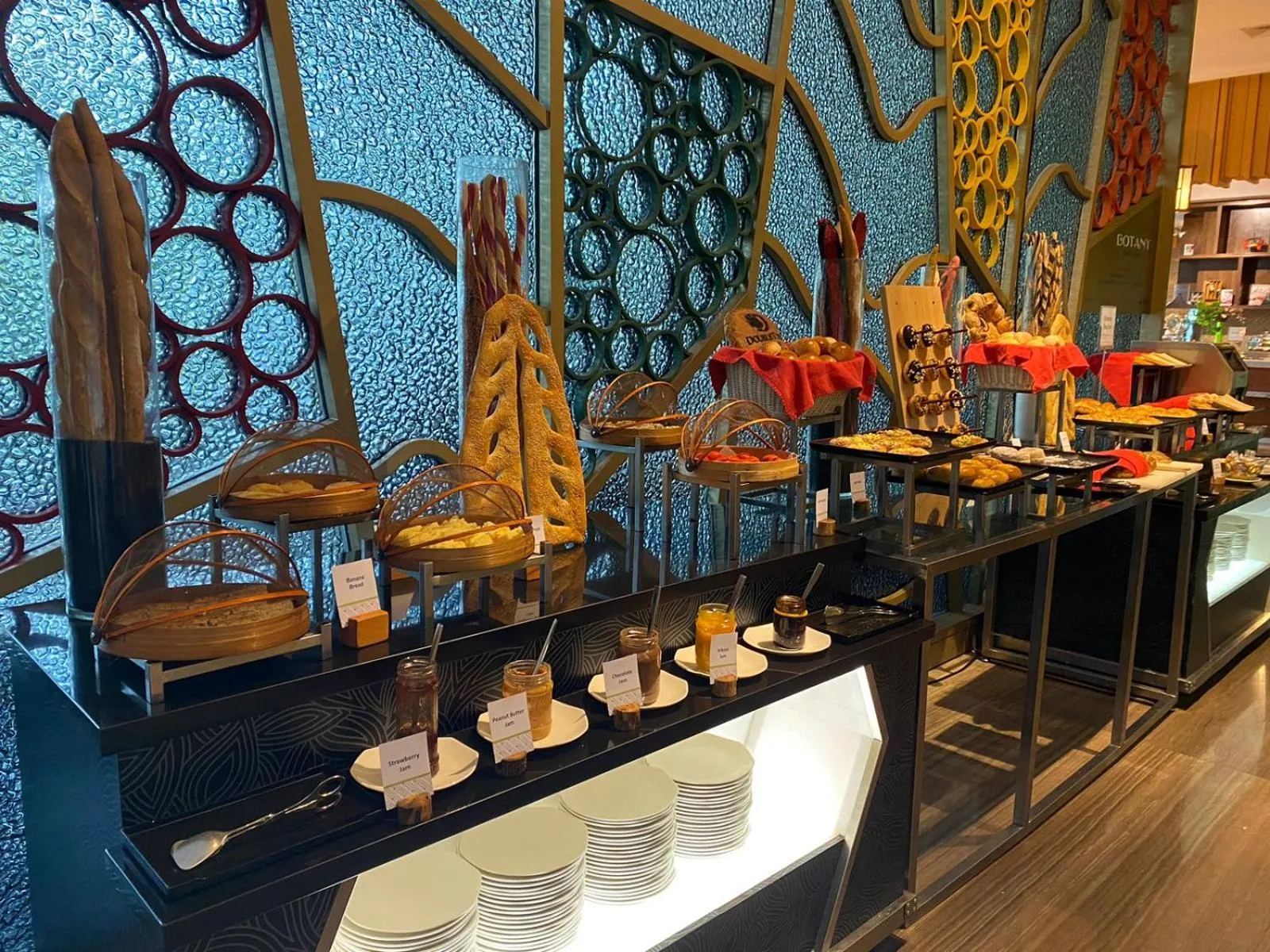 Restaurant/places to eat in DoubleTree by Hilton Jakarta Kemayoran