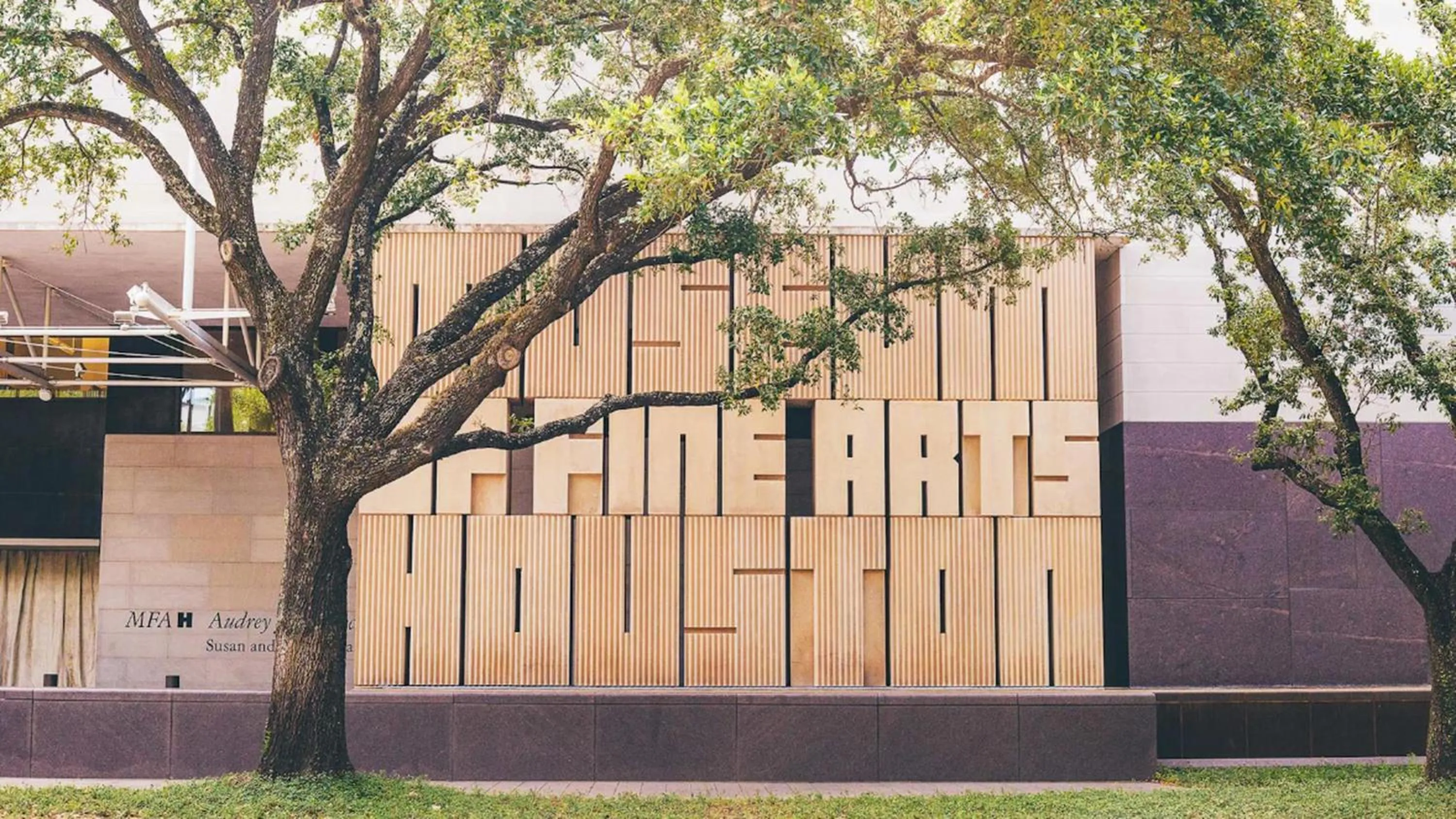 Area and facilities in Staybridge Suites Houston Downtown by IHG