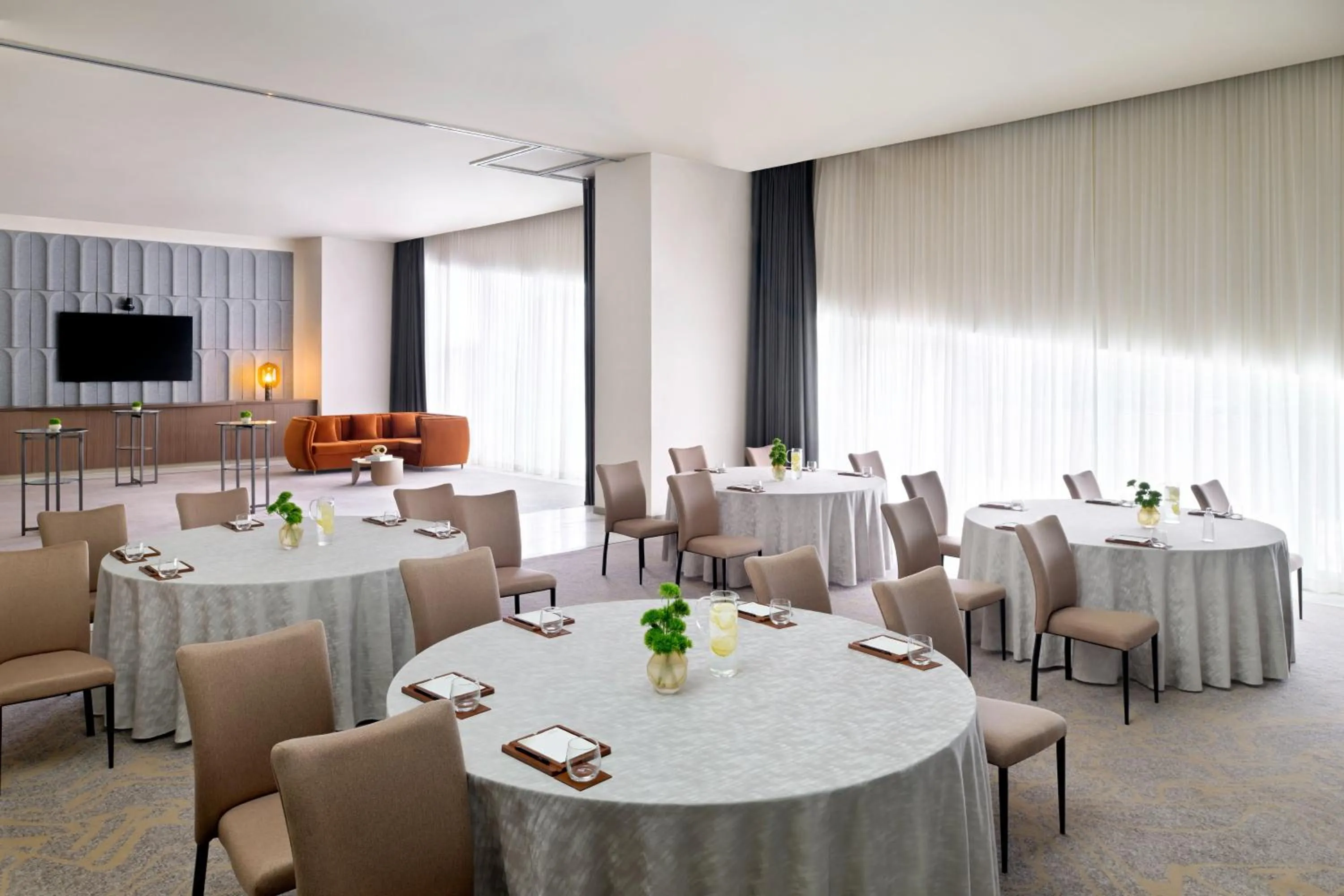 Meeting/conference room in Kimpton KAFD Riyadh by IHG