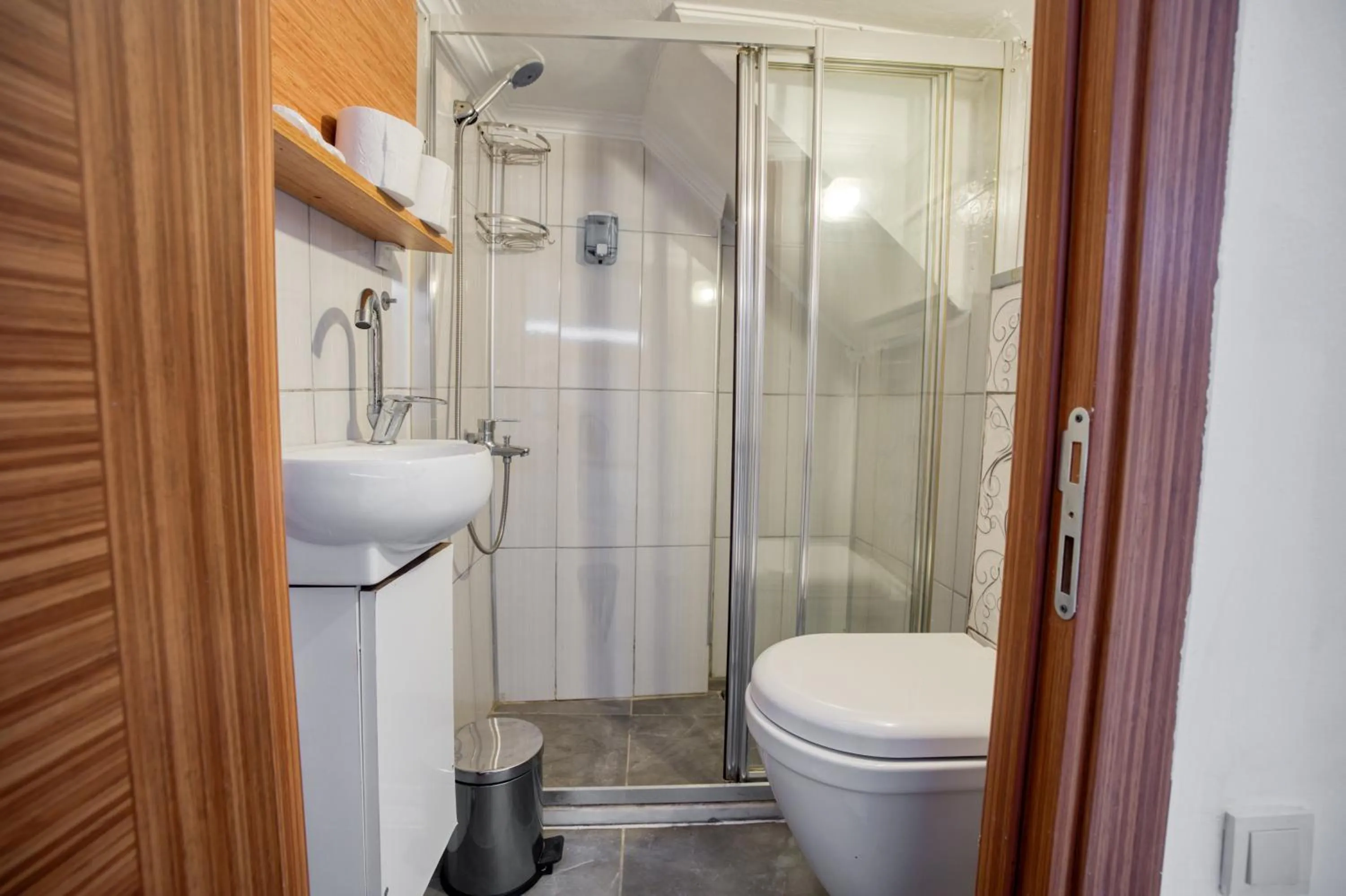 Shower in Viva Butik Sirkeci