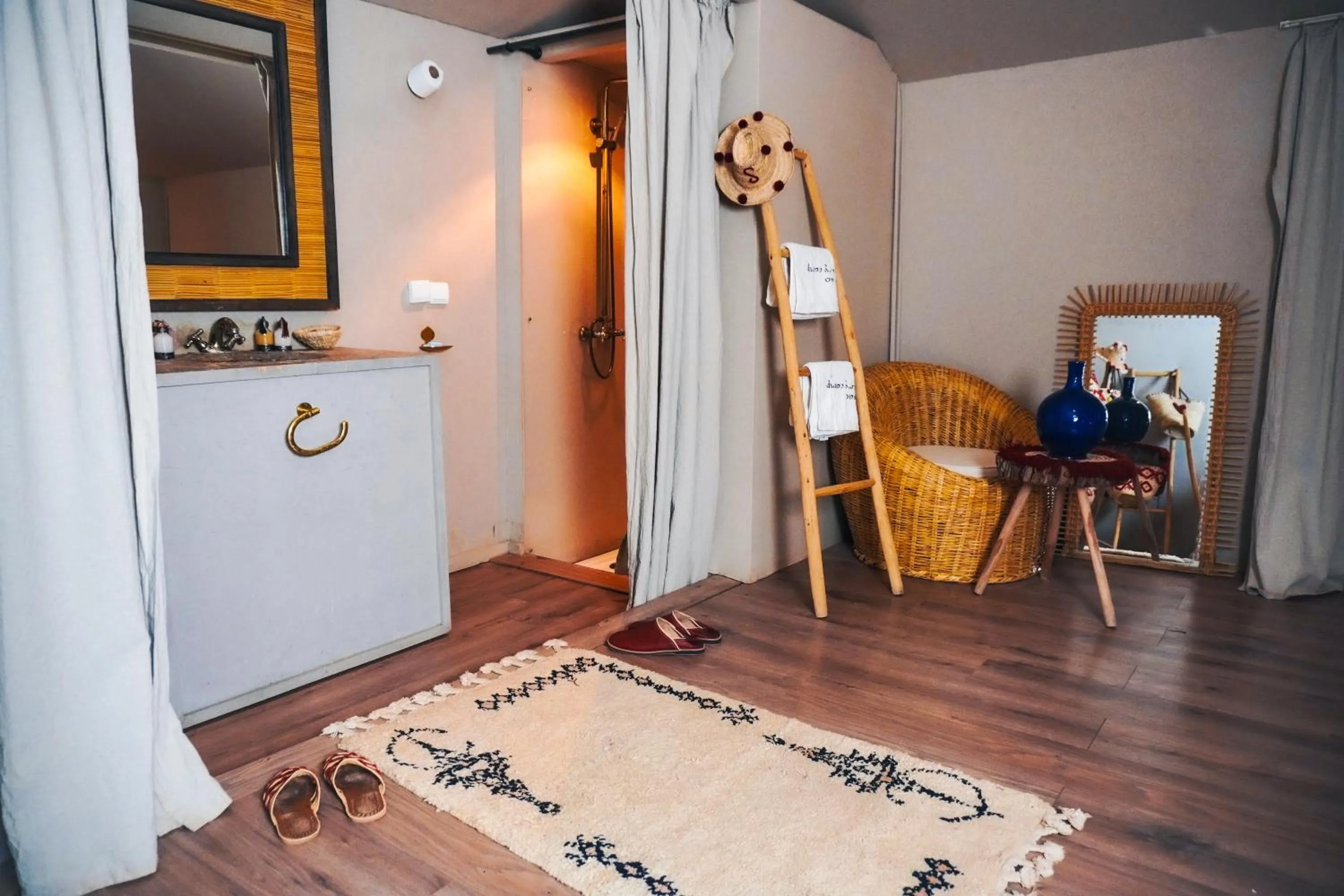 Sanmao Desert Luxury Camp