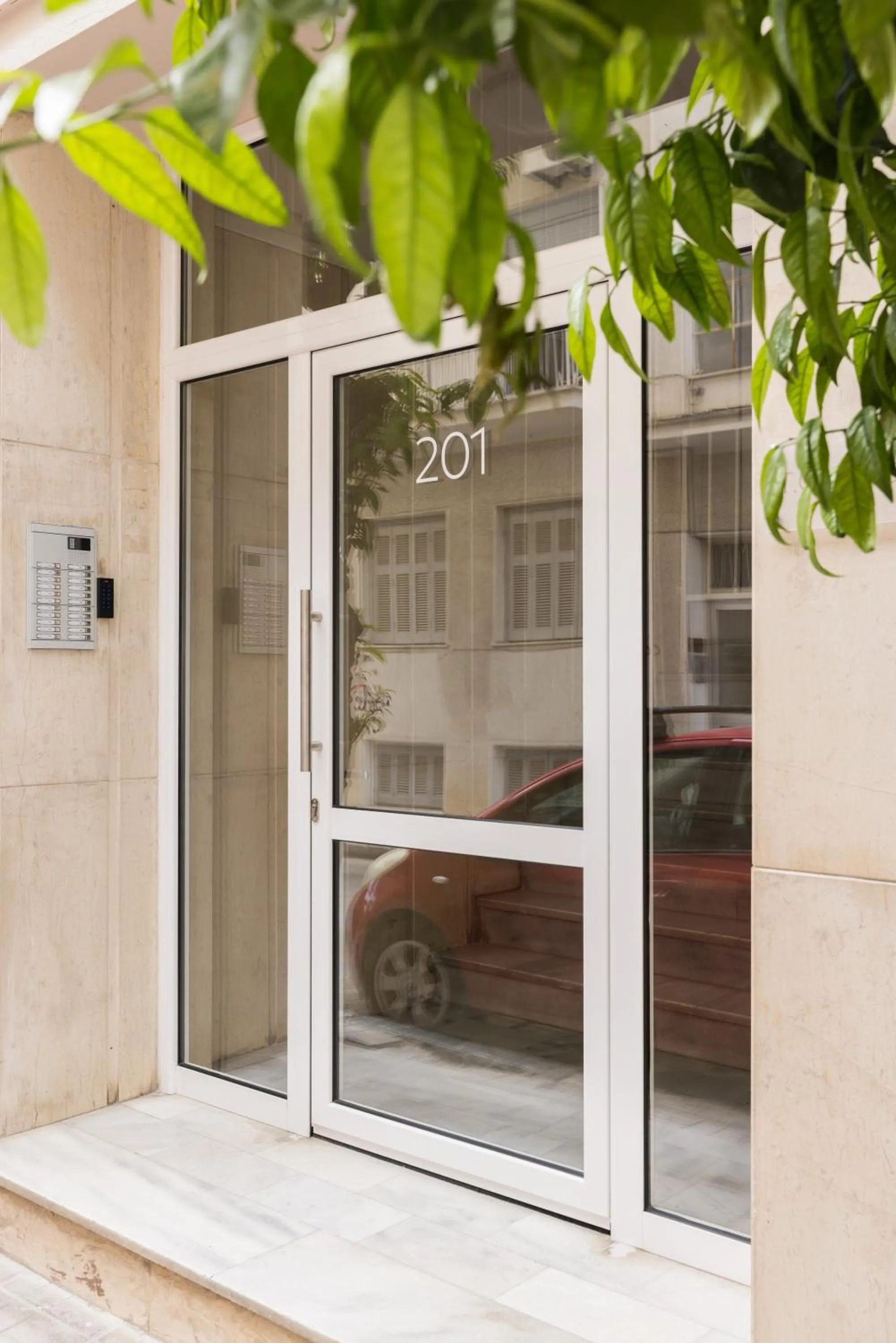 Facade/entrance in Celine Volos by halu! Cozy apartments in the center