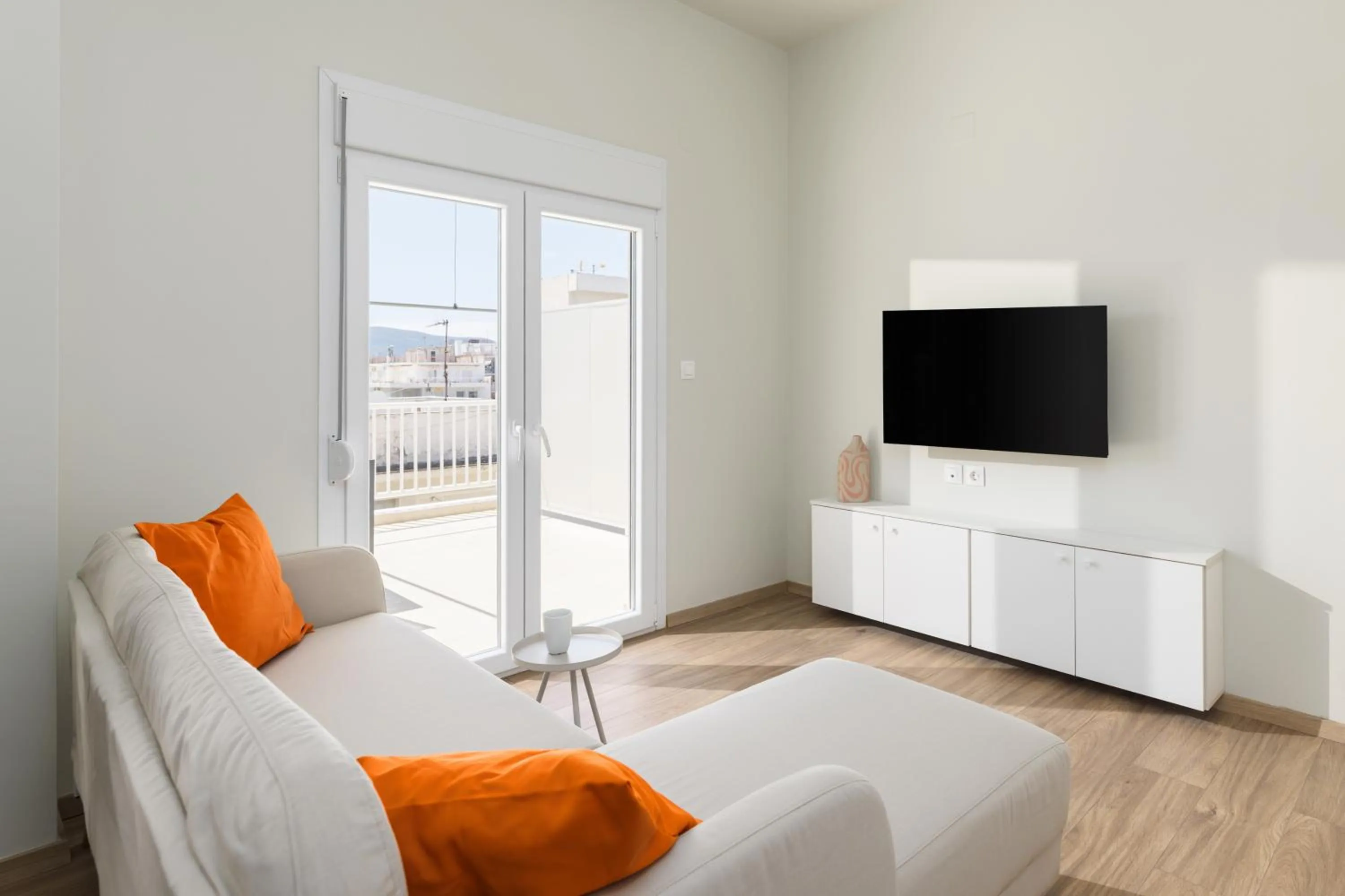 TV and multimedia in Celine Volos by halu! Cozy apartments in the center