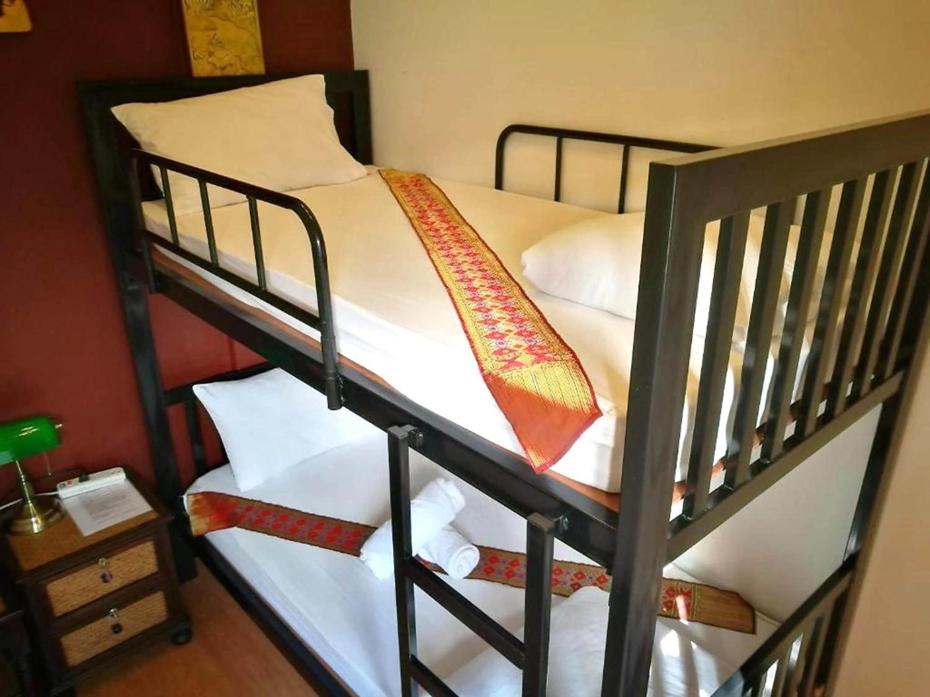 bunk bed, Bed in Ashi Poshtel