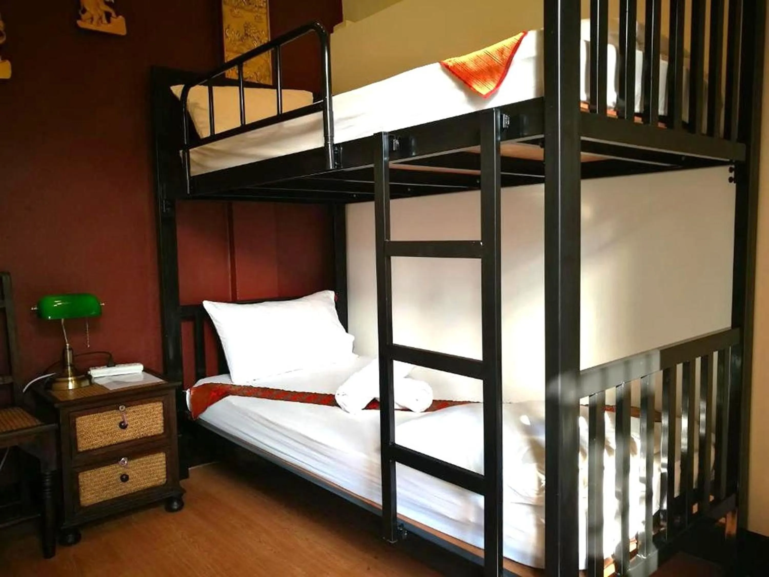 bunk bed, Bed in Ashi Poshtel
