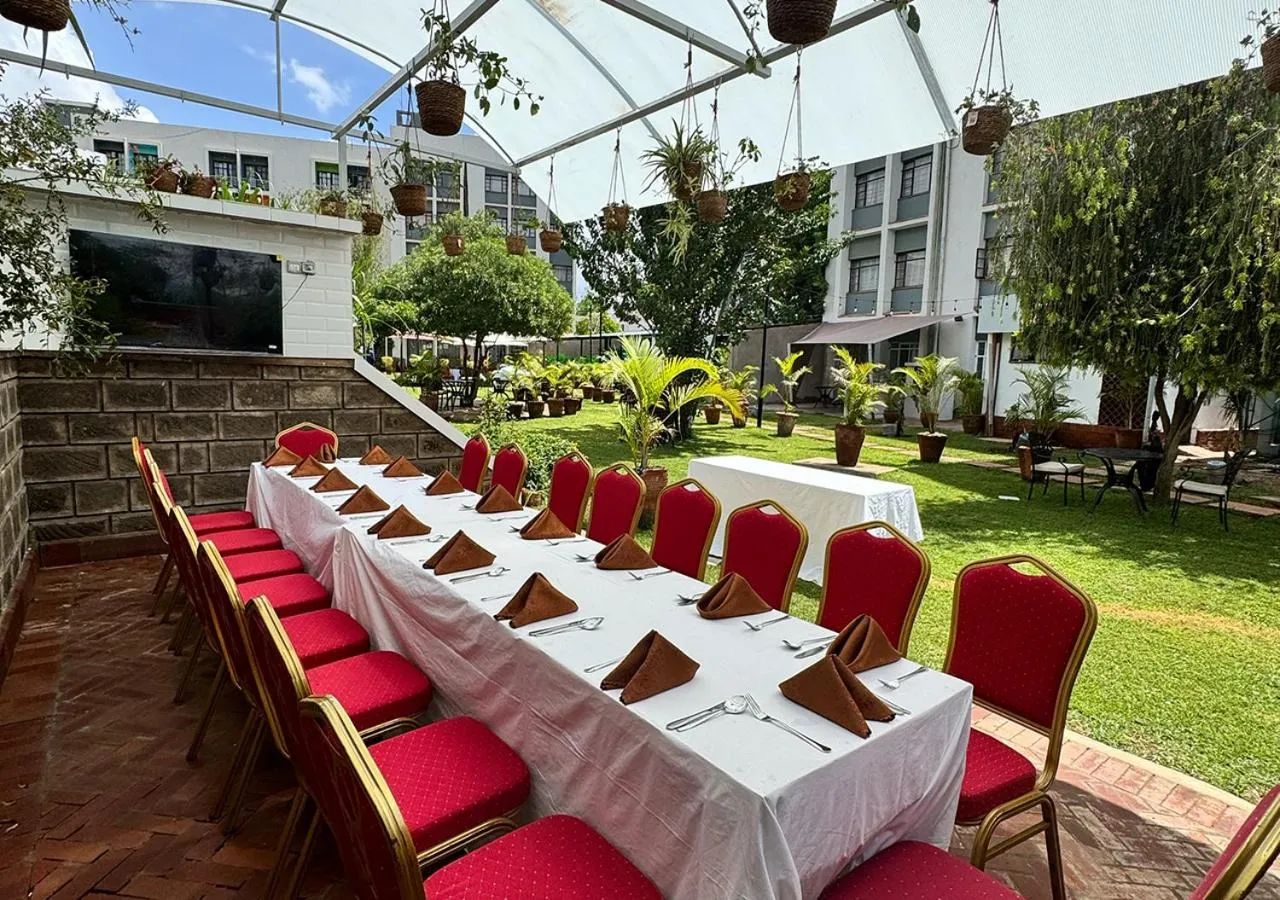 Restaurant/places to eat in Rio Eco Gardens Hotel