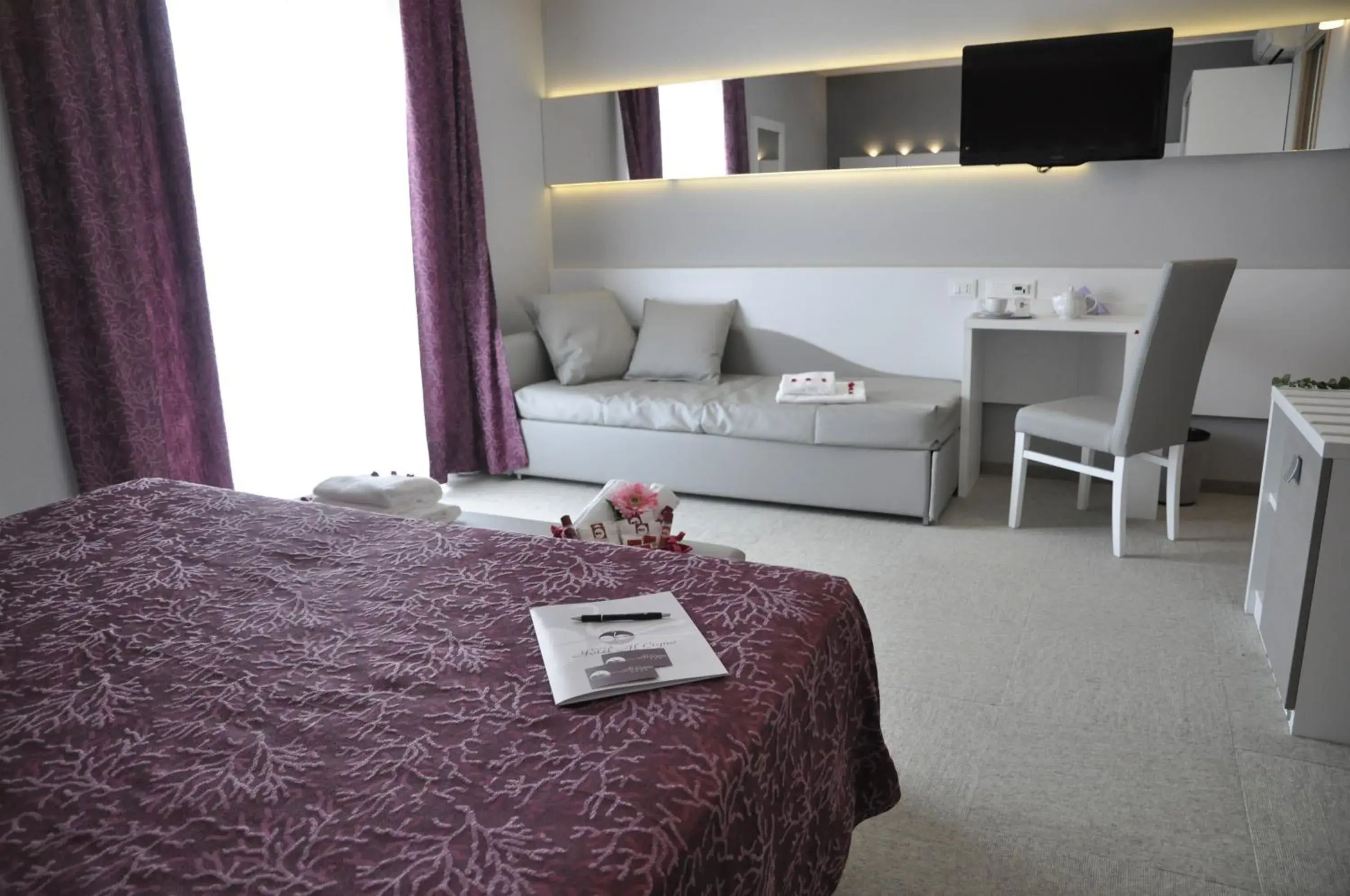 Deluxe Triple Room in Hotel Al Cigno Deluxe Triple Room in Hotel Al Cigno