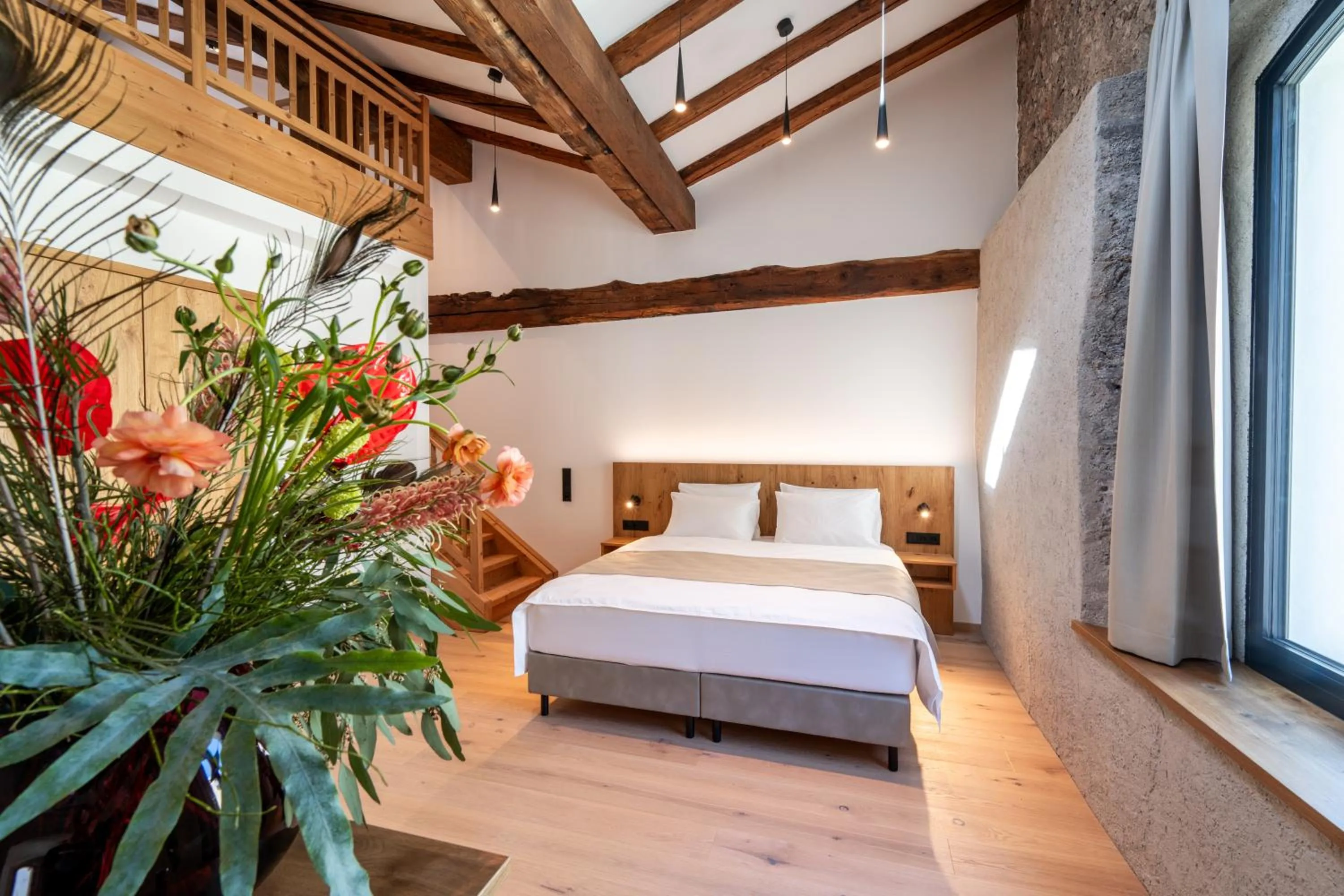 Bedroom, Bed in Hotel Traube Rattenberg