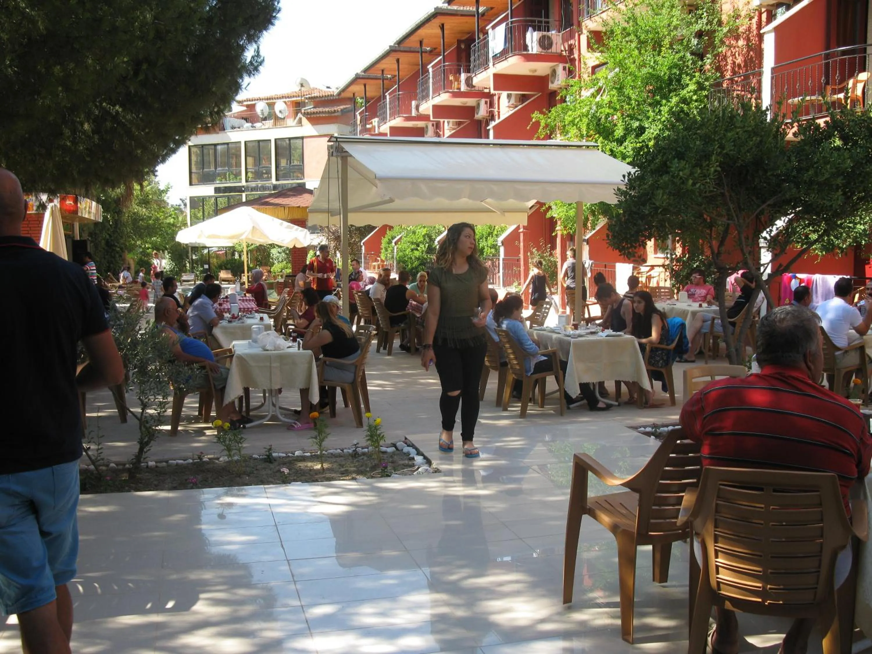 Restaurant/places to eat in Oskar Hotel