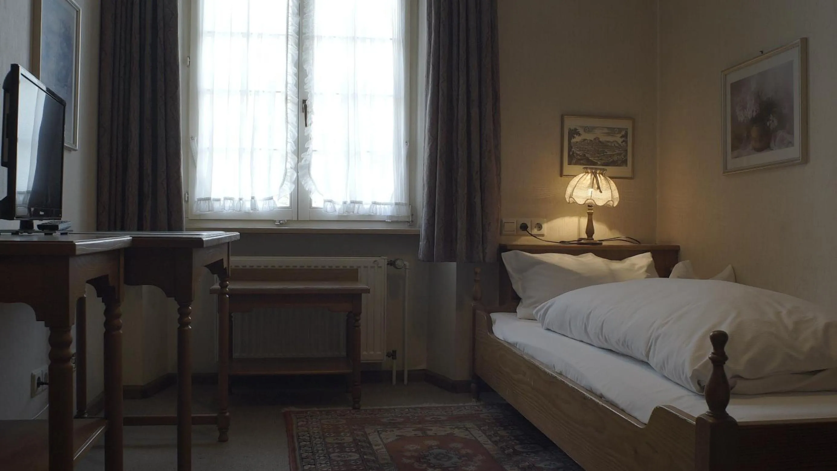 Single Room with Private Bathroom in Fährhaus Hotel