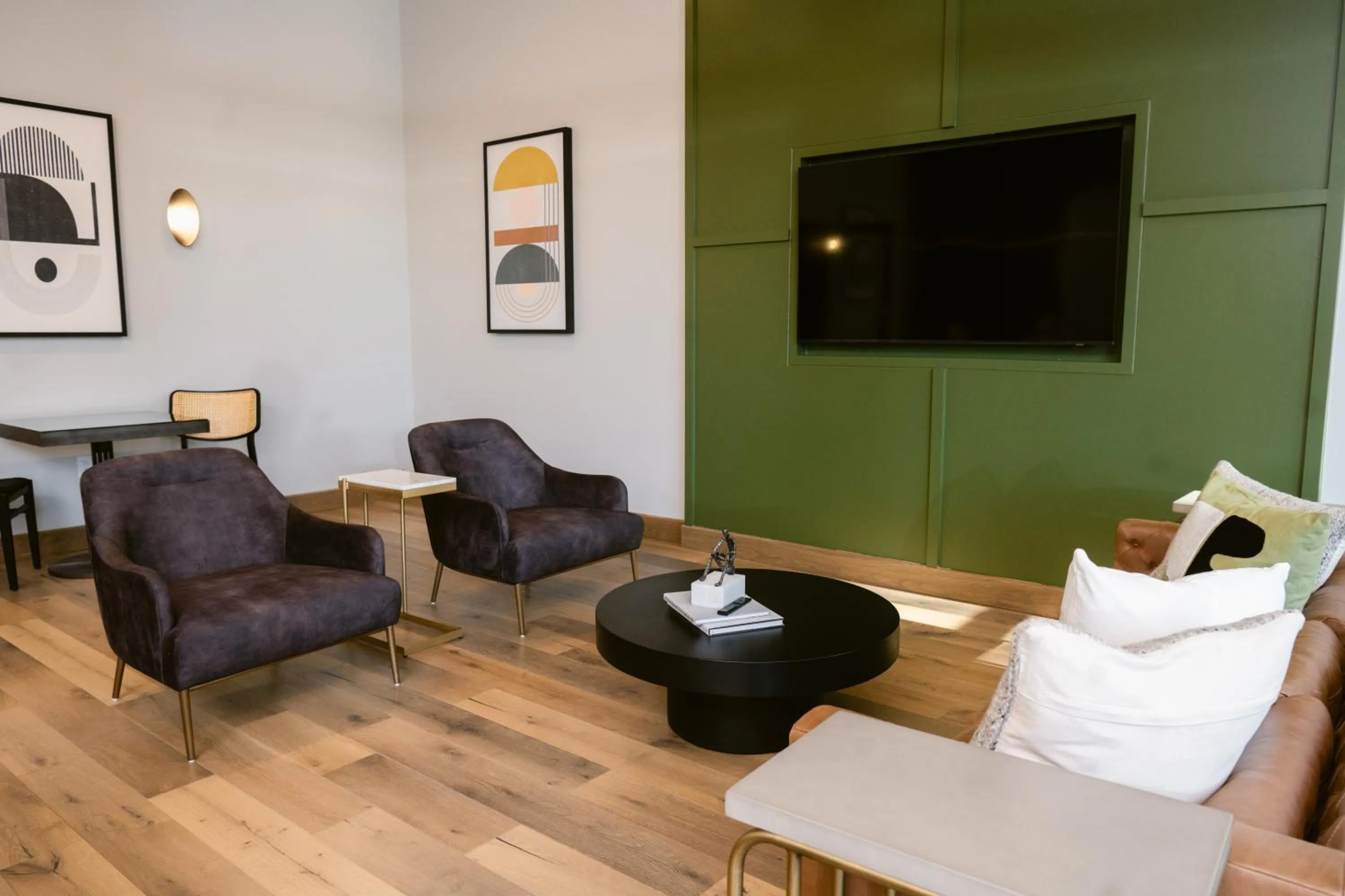 Communal lounge/ TV room in Anthem House Huntsville MidCity, powered by Placemakr