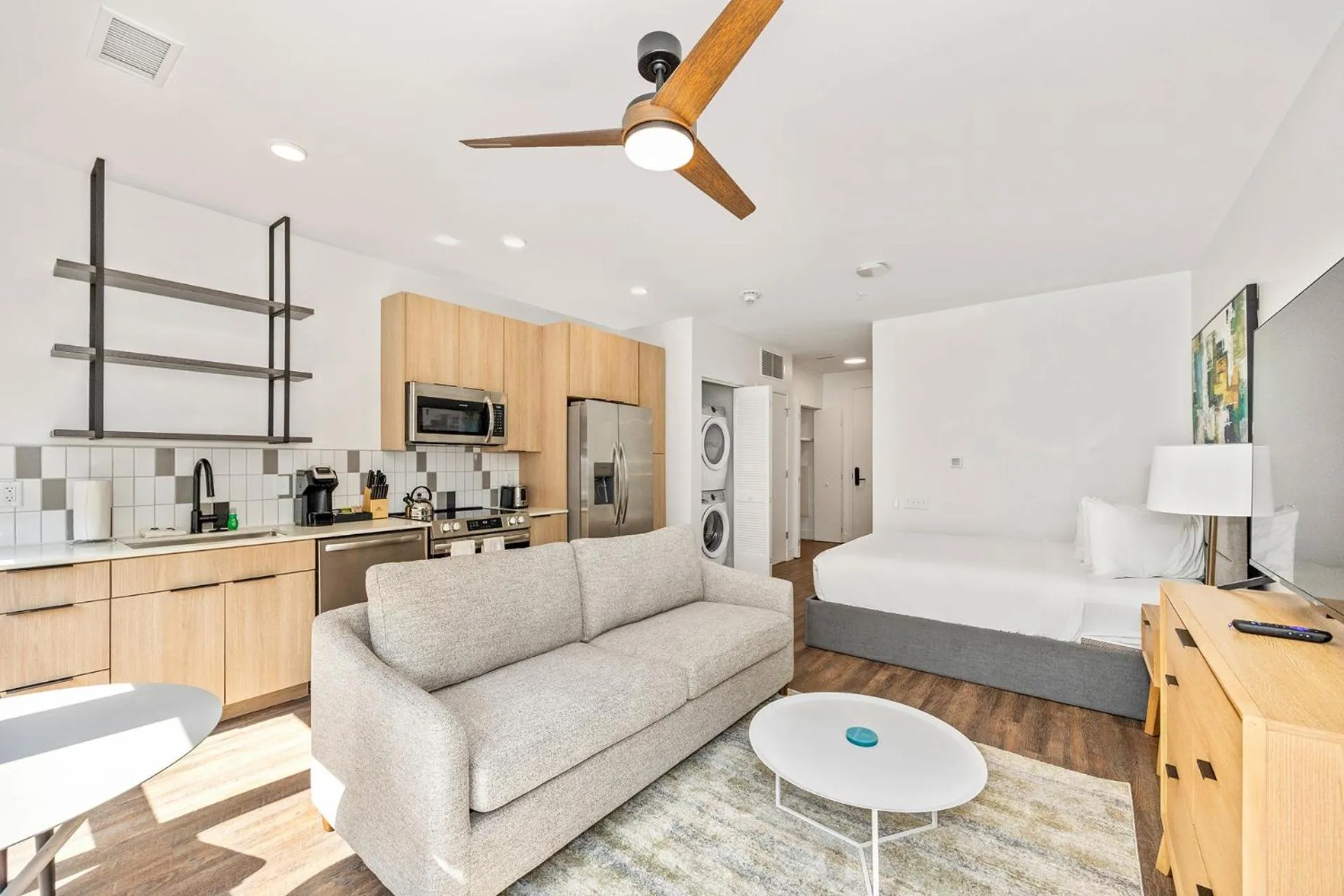 Kitchen or kitchenette in Anthem House Huntsville MidCity, powered by Placemakr