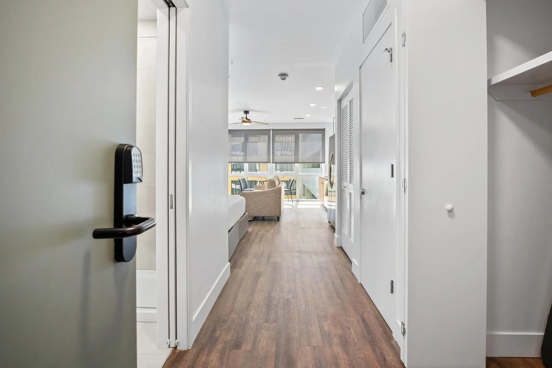 Photo of the whole room in Anthem House Huntsville MidCity, powered by Placemakr