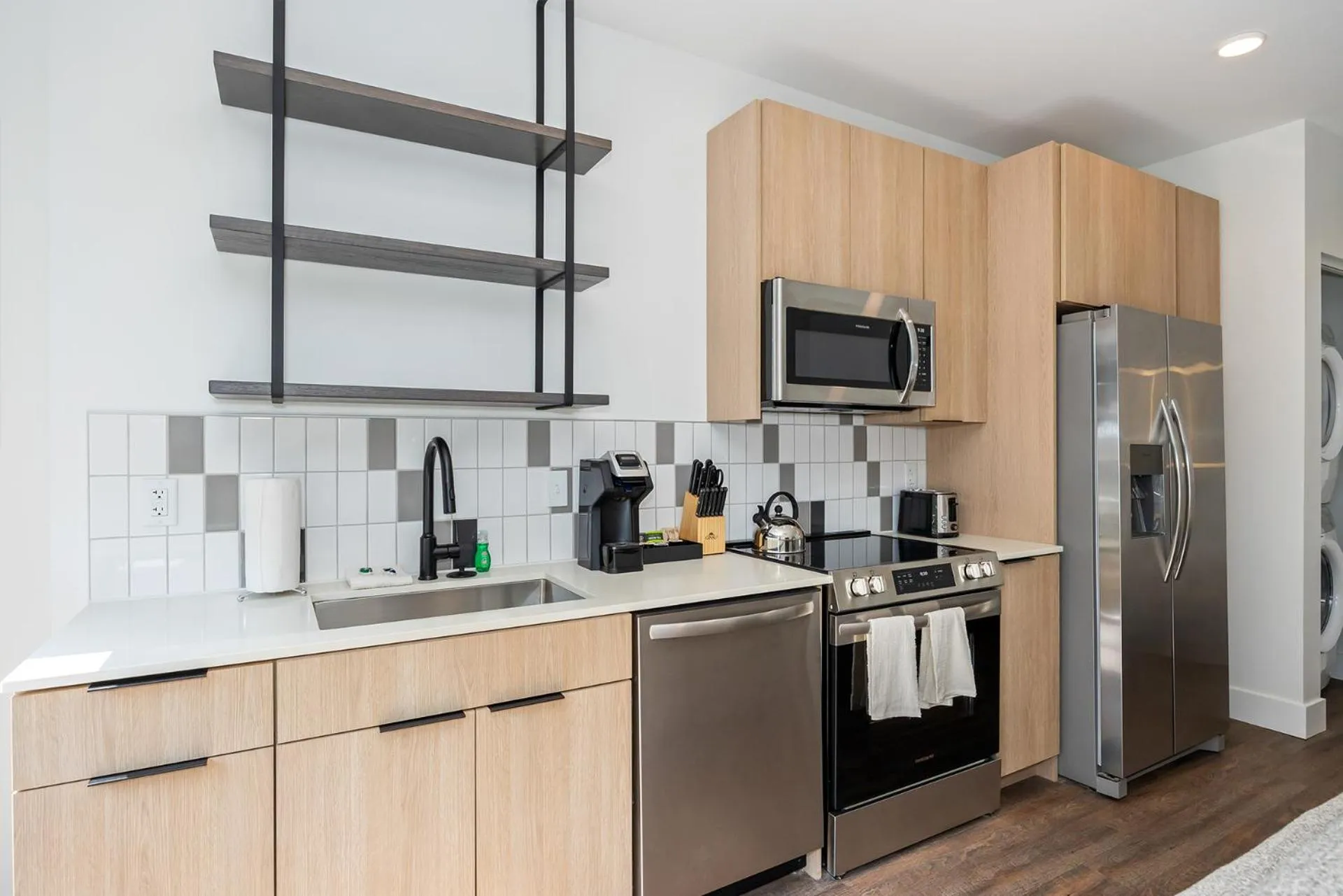 Kitchen or kitchenette in Anthem House Huntsville MidCity, powered by Placemakr