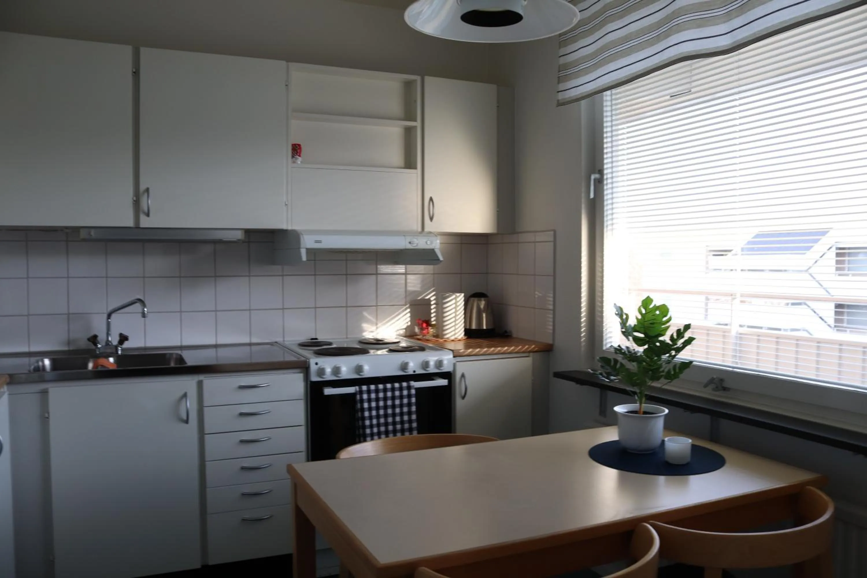 Kitchen or kitchenette in RS Lägenhetshotell Skövde
