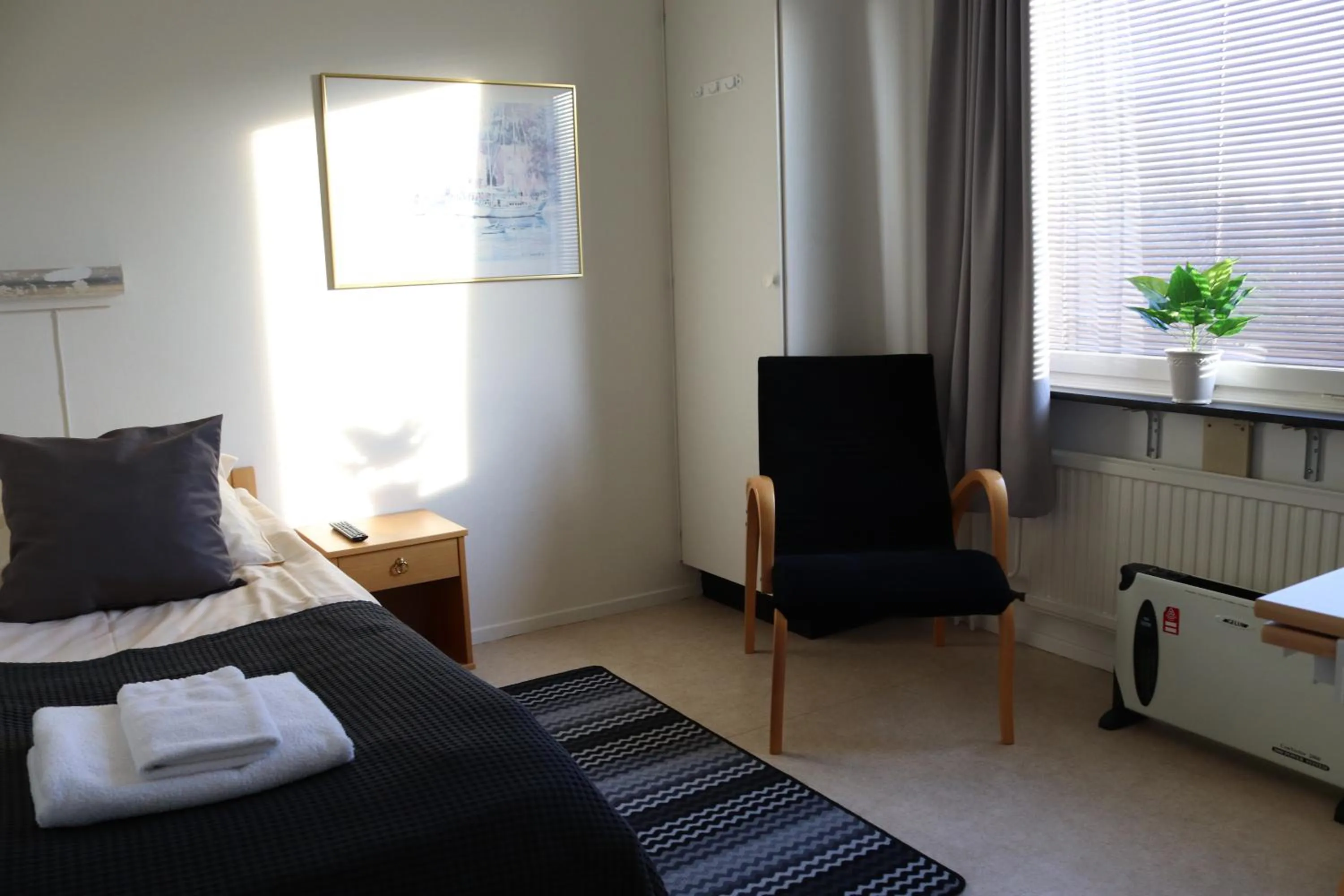 Photo of the whole room, Bed in RS Lägenhetshotell Skövde