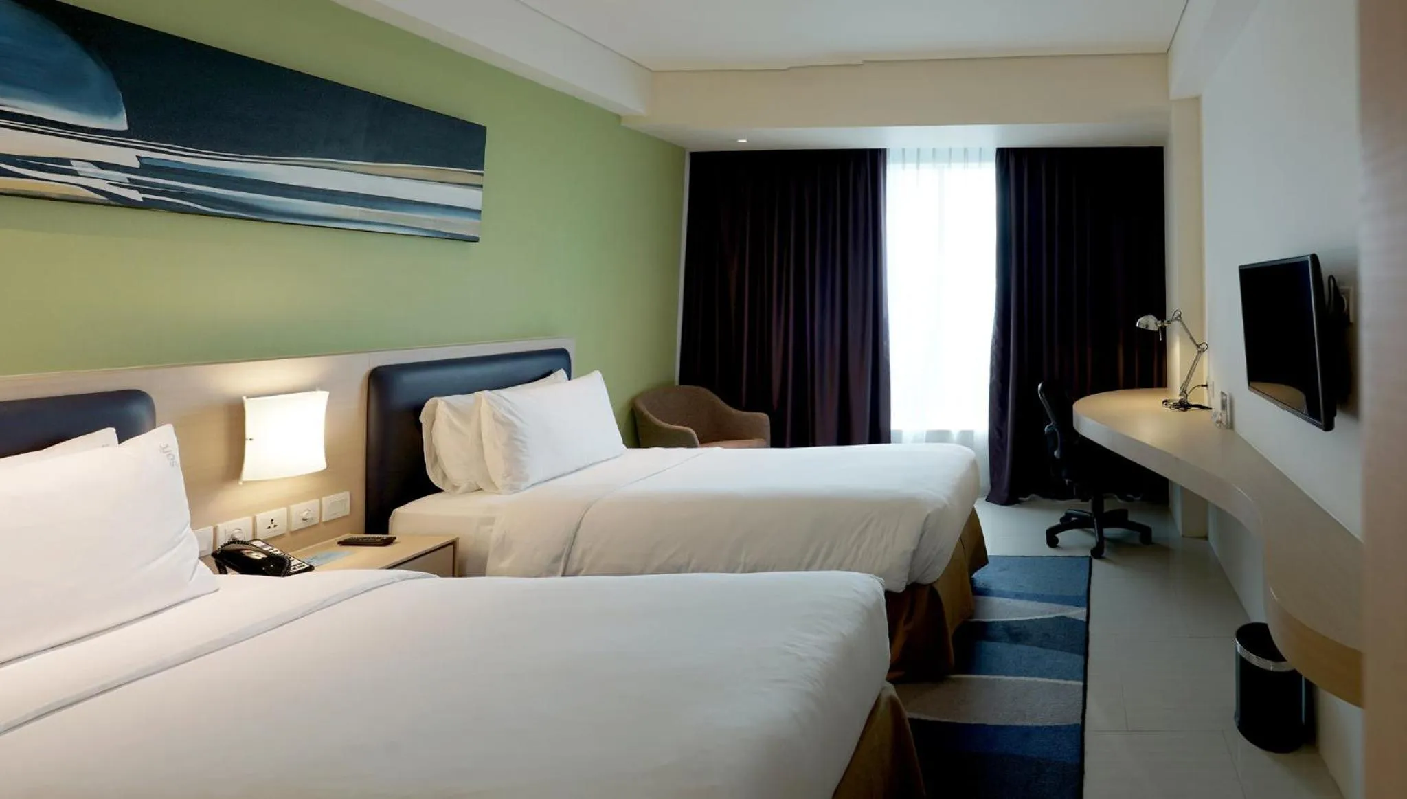 Photo of the whole room, Bed in Holiday Inn Express Jakarta International Expo by IHG