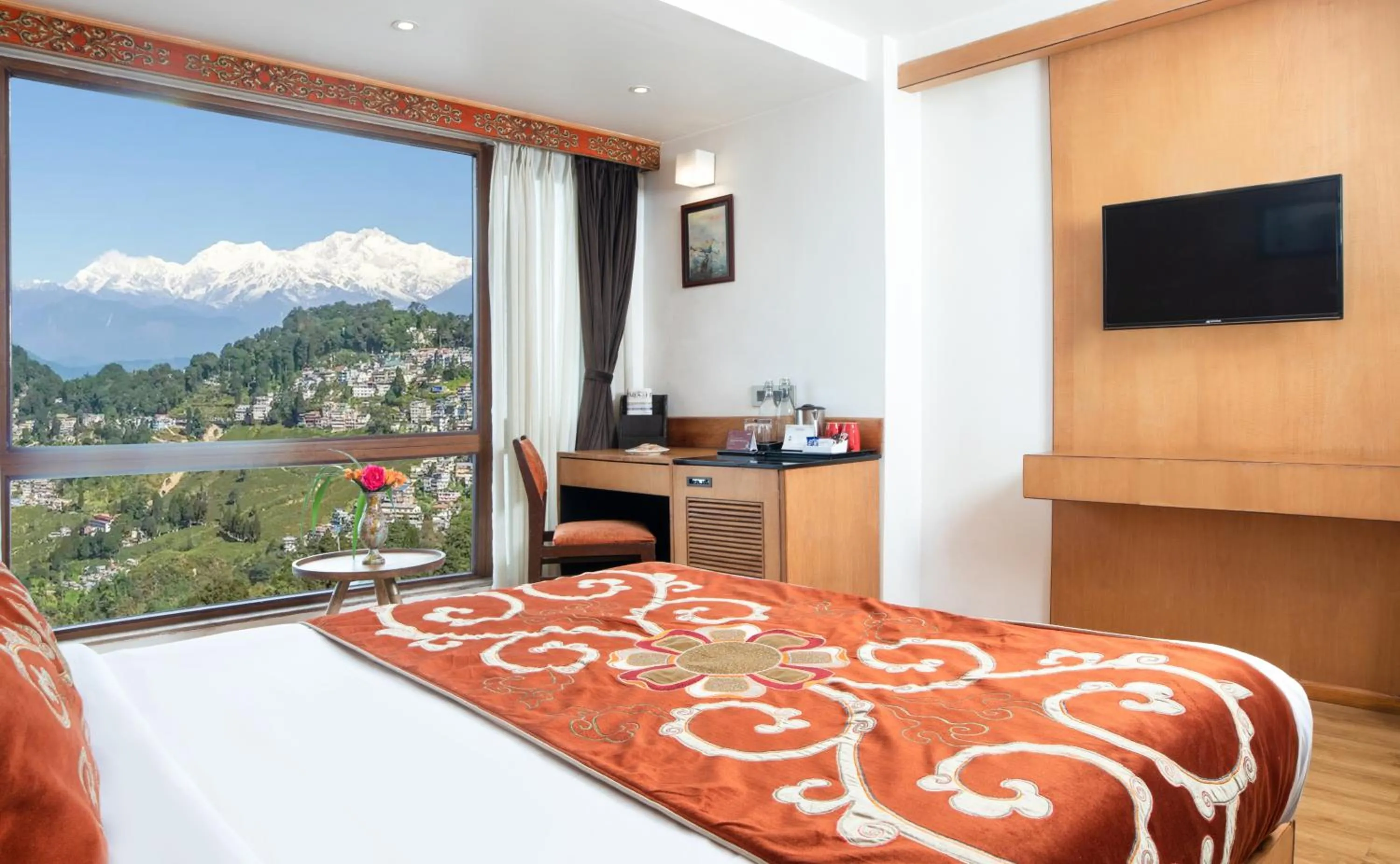 Bed in Summit Swiss Heritage Resort & Spa