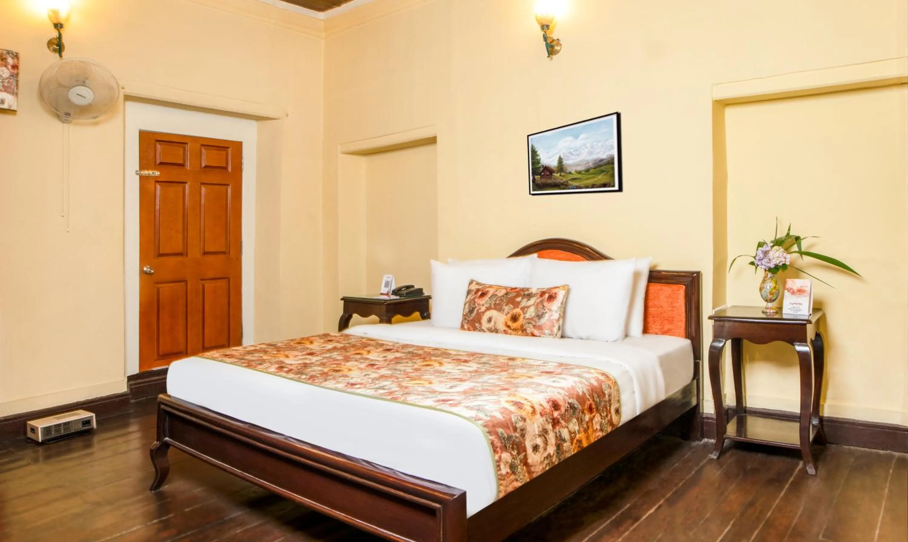 Bed in Summit Swiss Heritage Resort & Spa