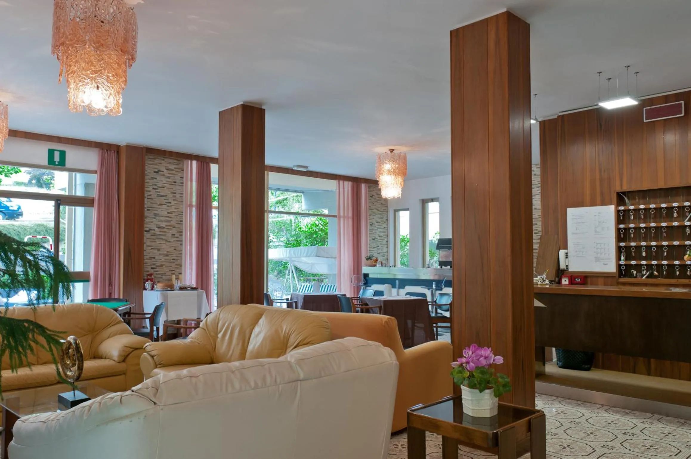 Communal lounge/ TV room in Albergo La Rosetta