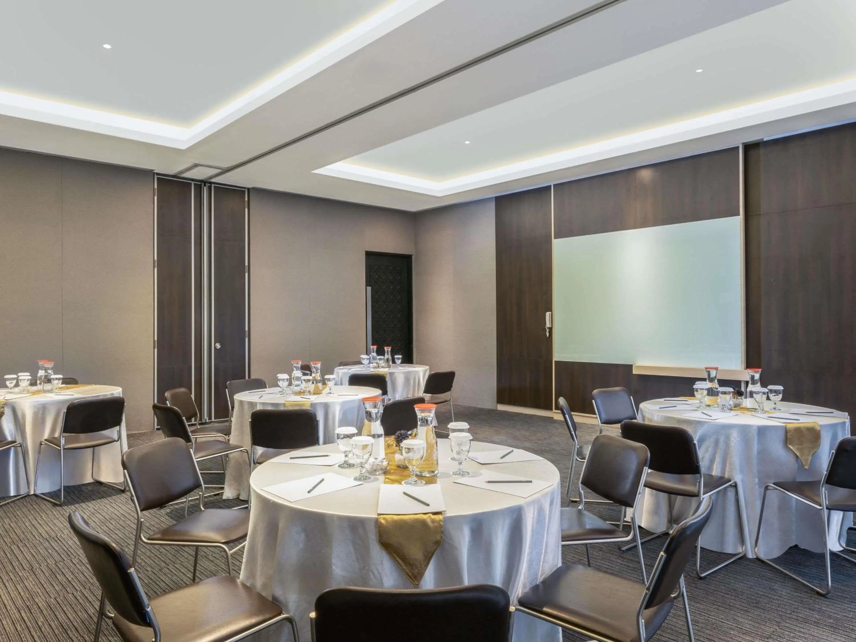 Business facilities in Mercure Jakarta Cikini