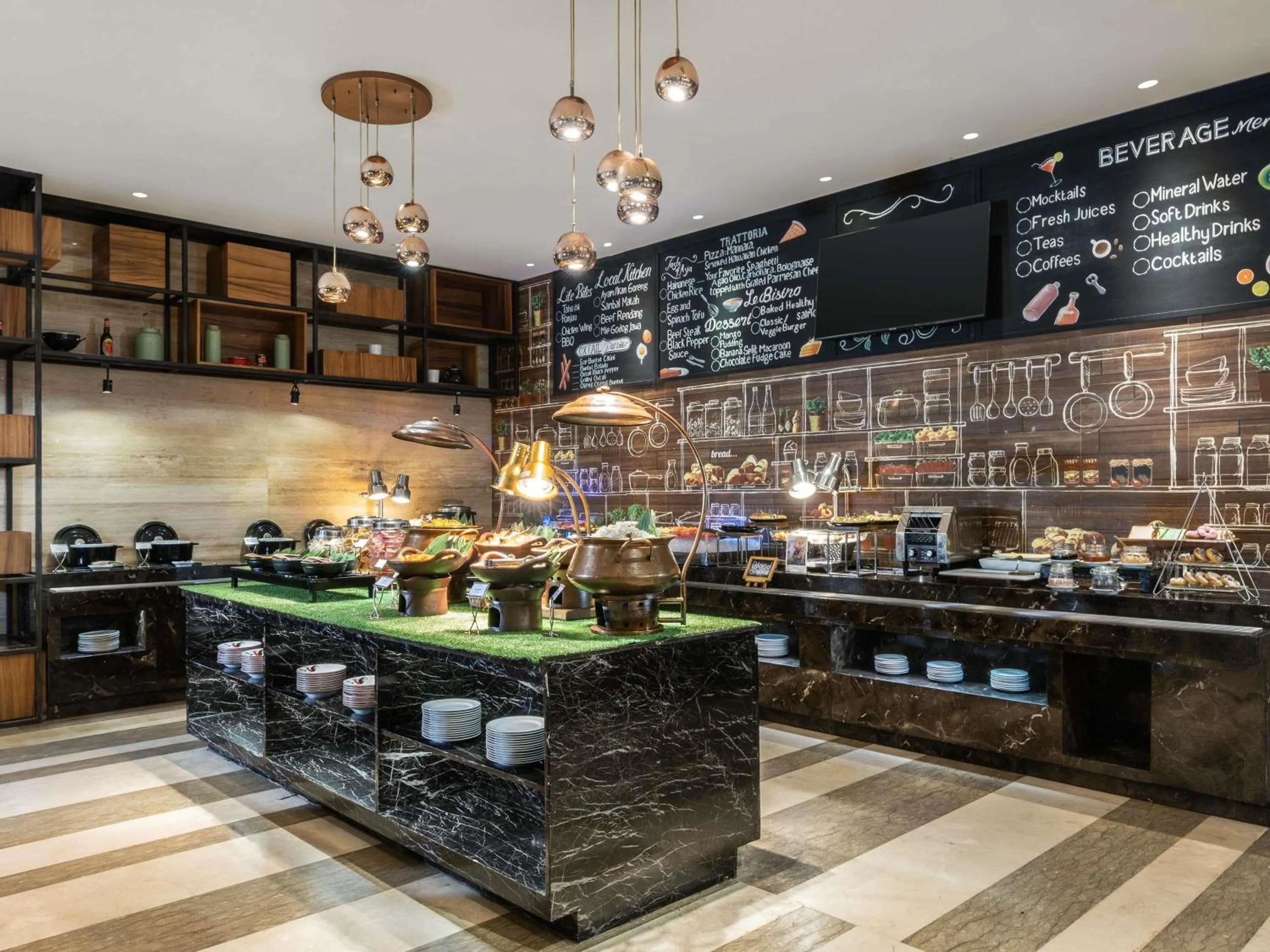 Restaurant/places to eat in Mercure Jakarta Cikini