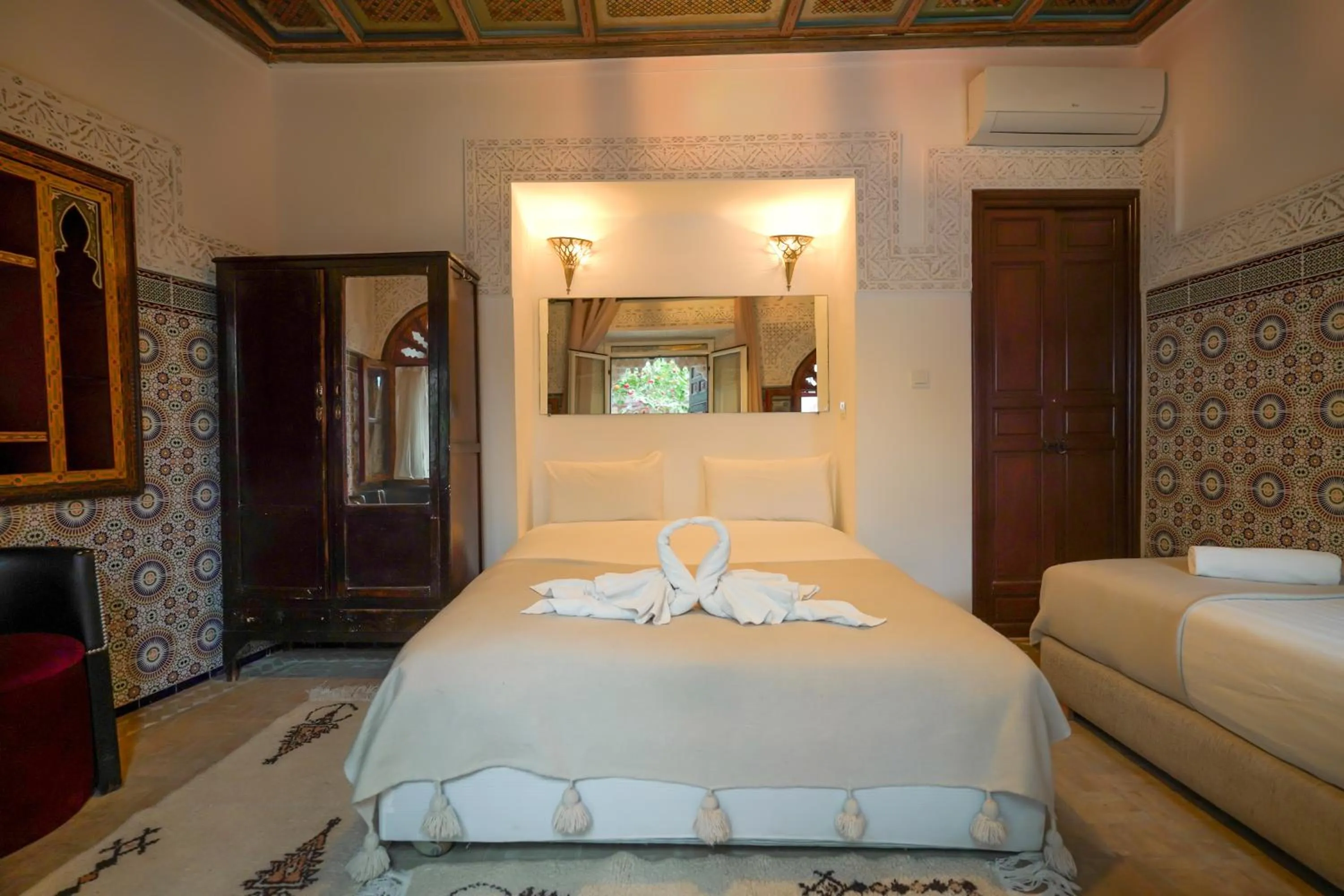 Bed in Riad Alma Mouassine