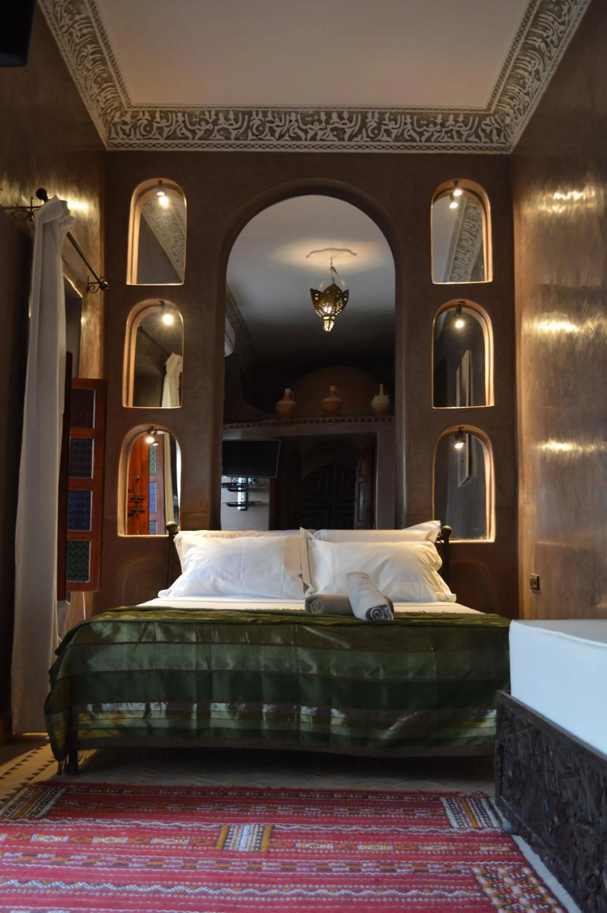 Bedroom, Bed in Riad Alma Mouassine