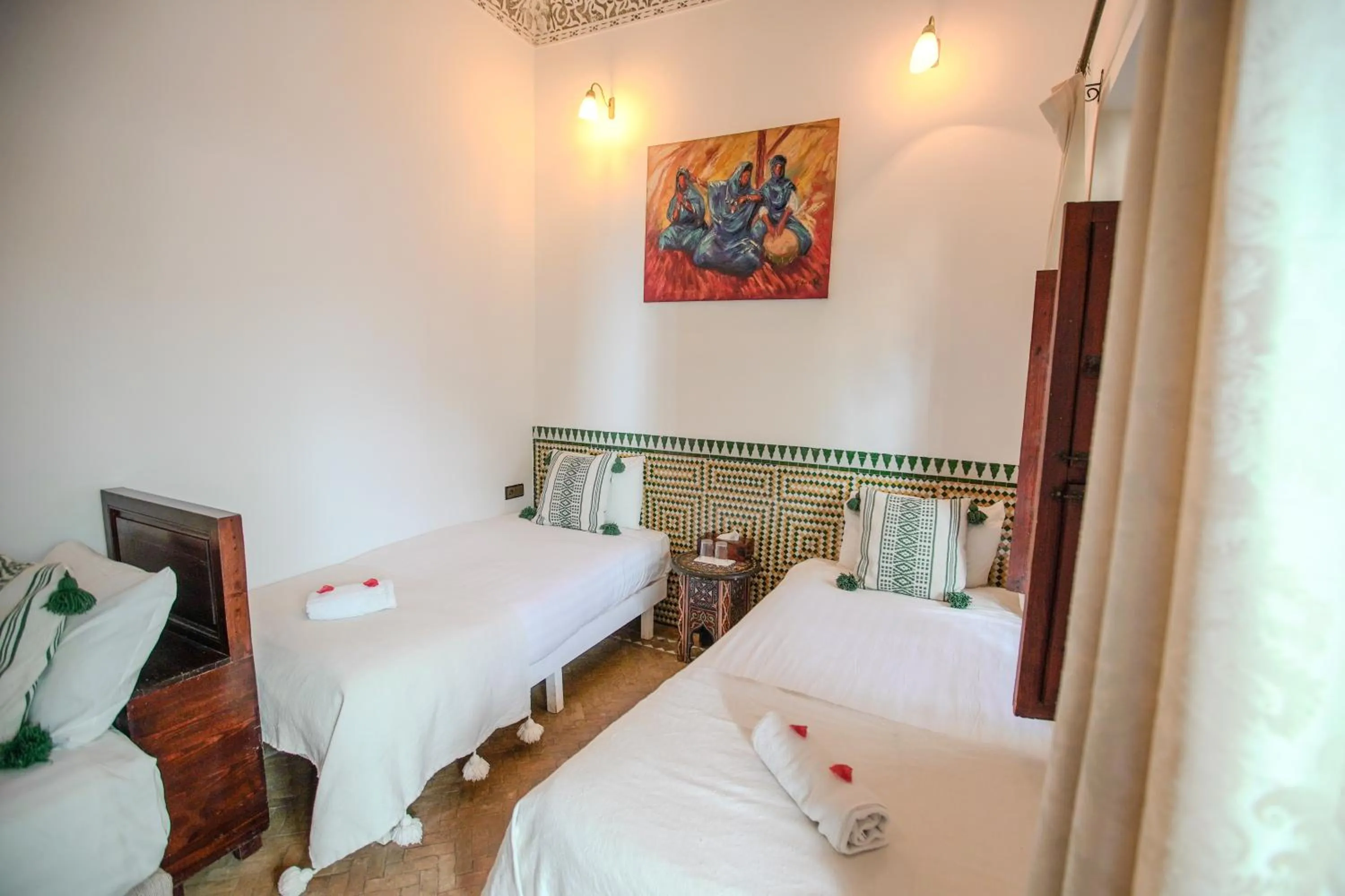 Bed in Riad Alma Mouassine