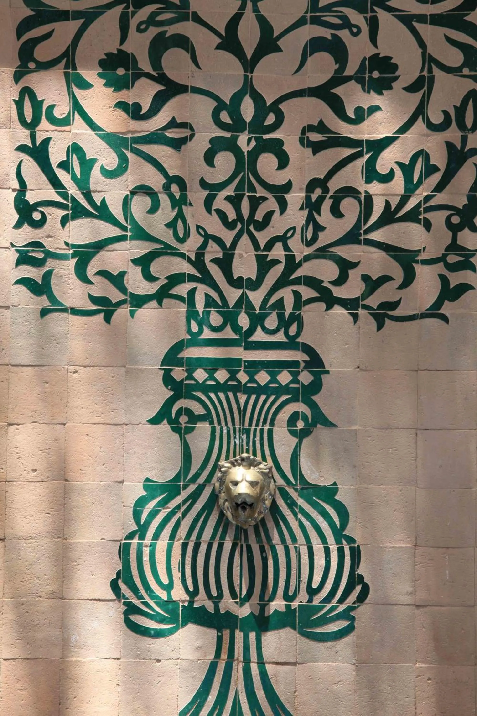 Decorative detail in Riad Alma Mouassine