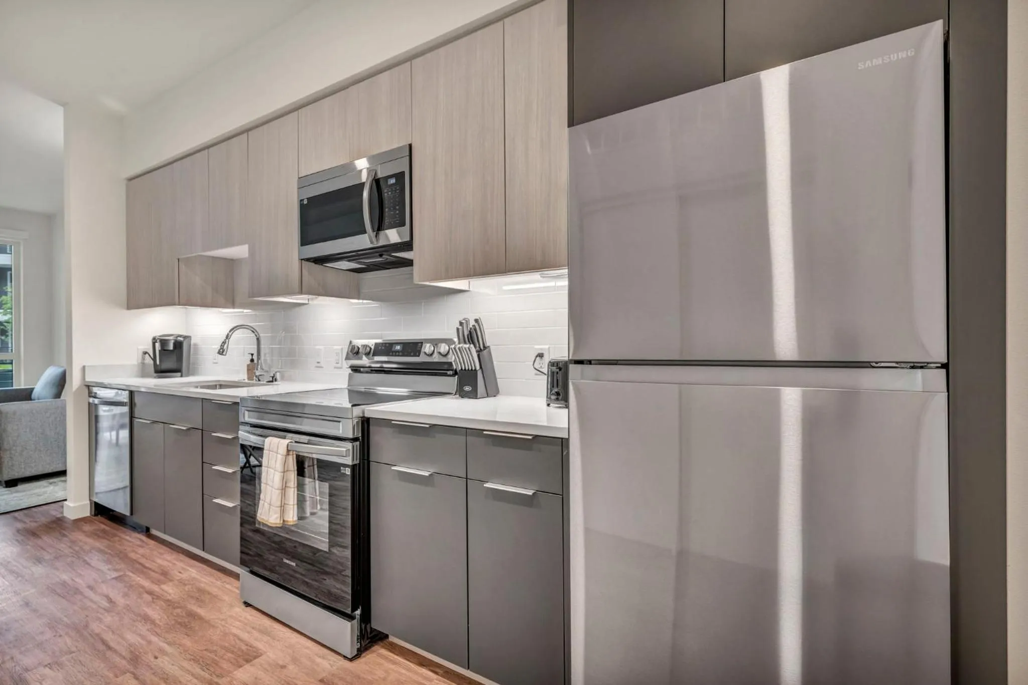 Kitchen or kitchenette in Placemakr Reno