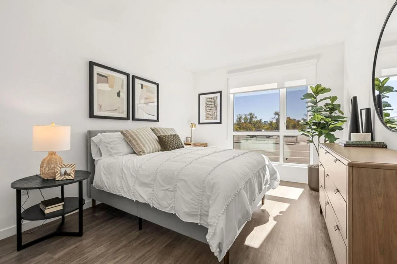 Bedroom, Bed in Placemakr Reno