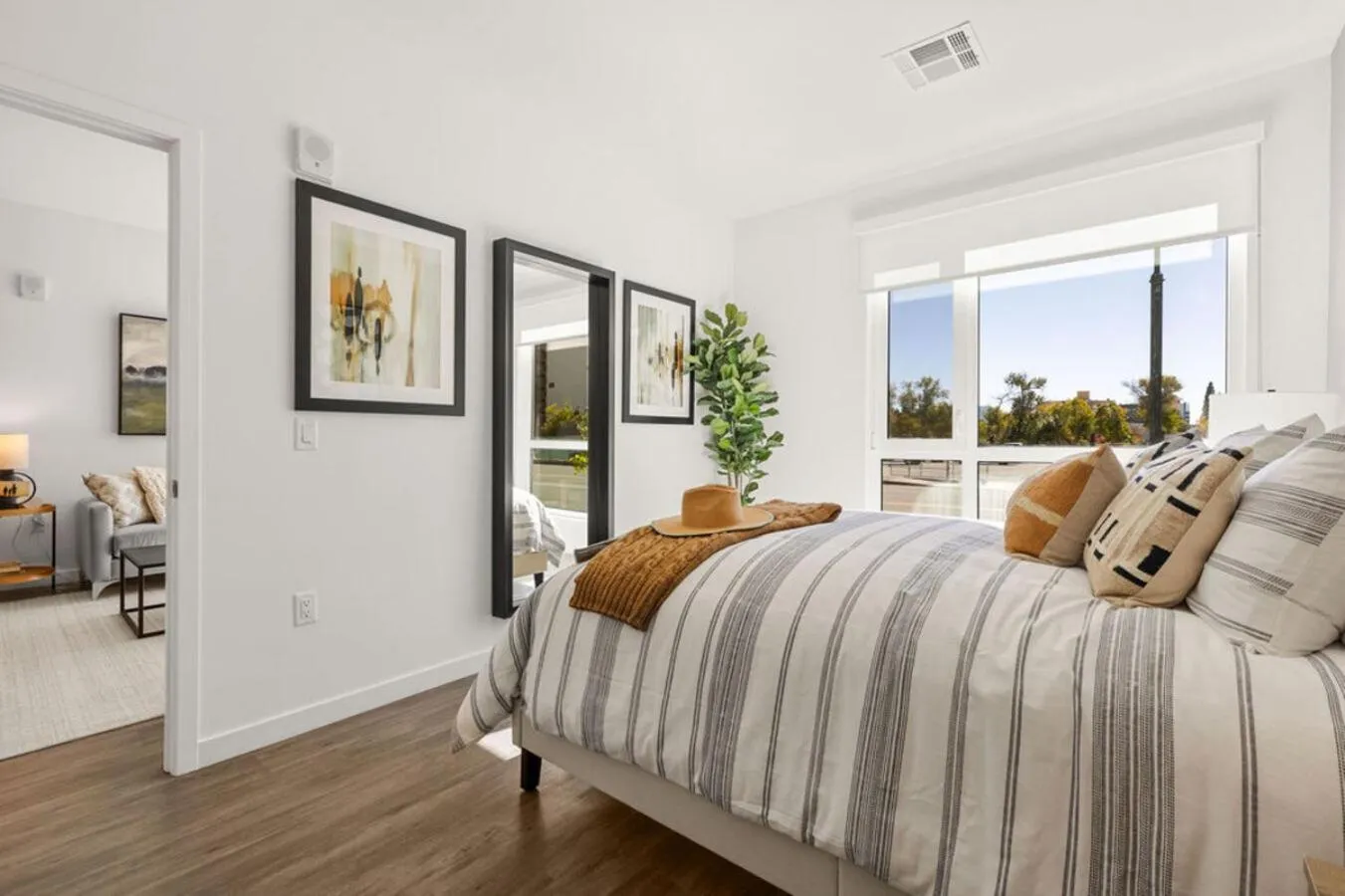 Bedroom, Bed in Placemakr Reno