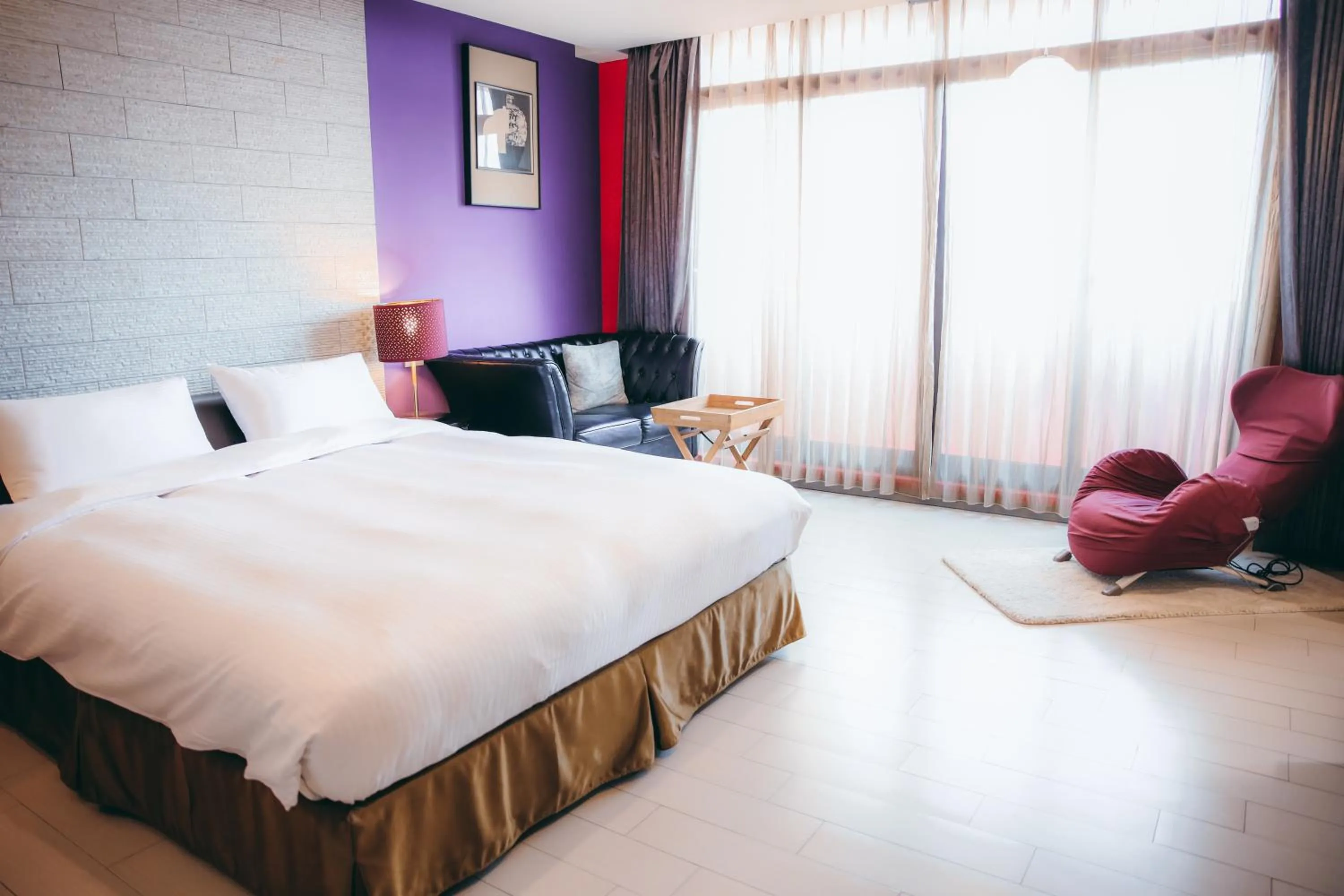 Living room, Bed in 823 Tourist Hotel