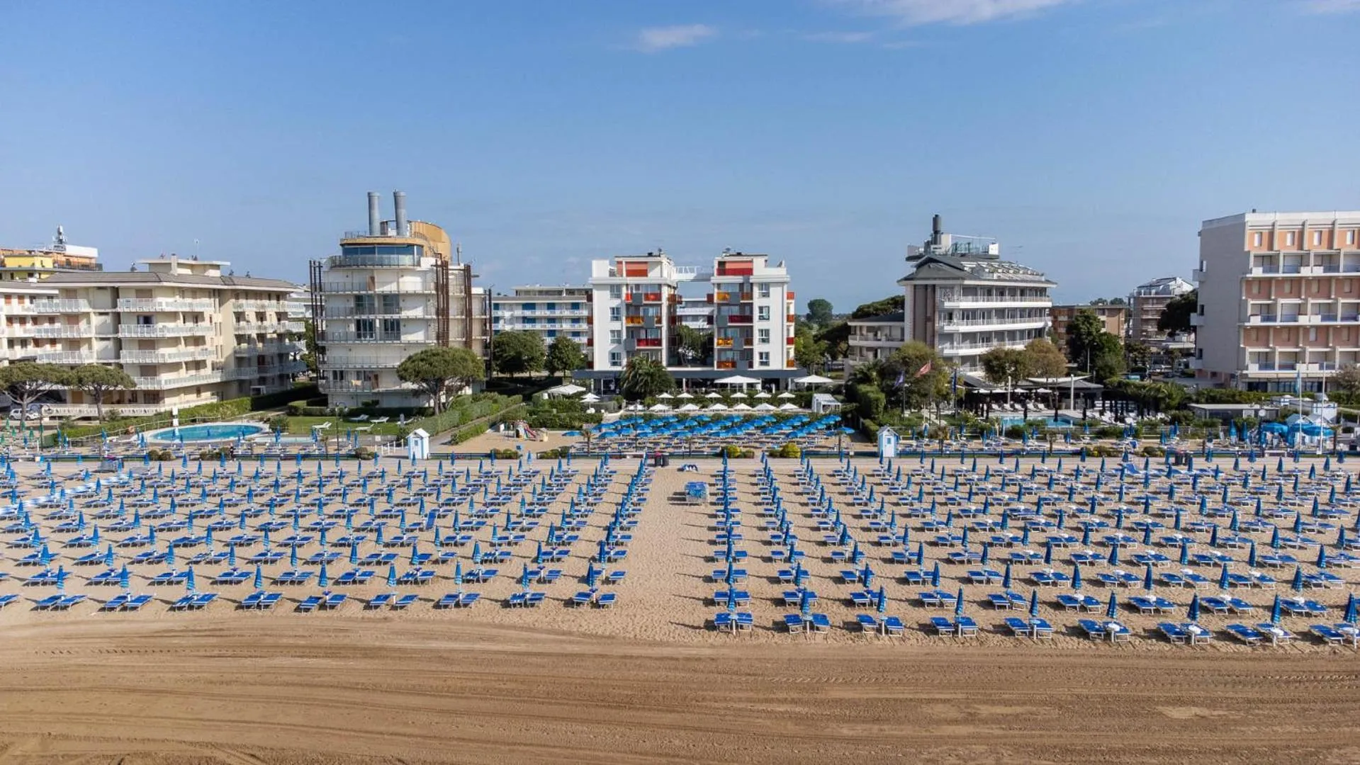 Property building in Hotel Orient & Pacific