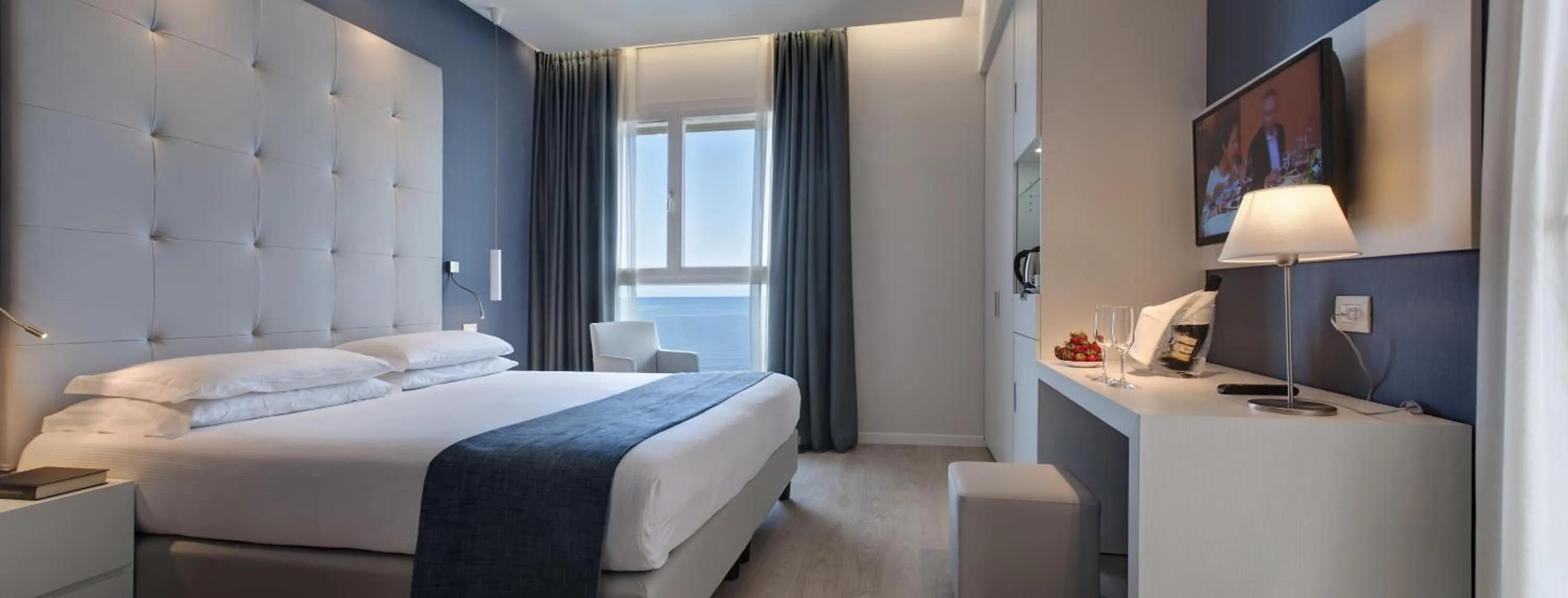 Photo of the whole room, Bed in Hotel Orient & Pacific