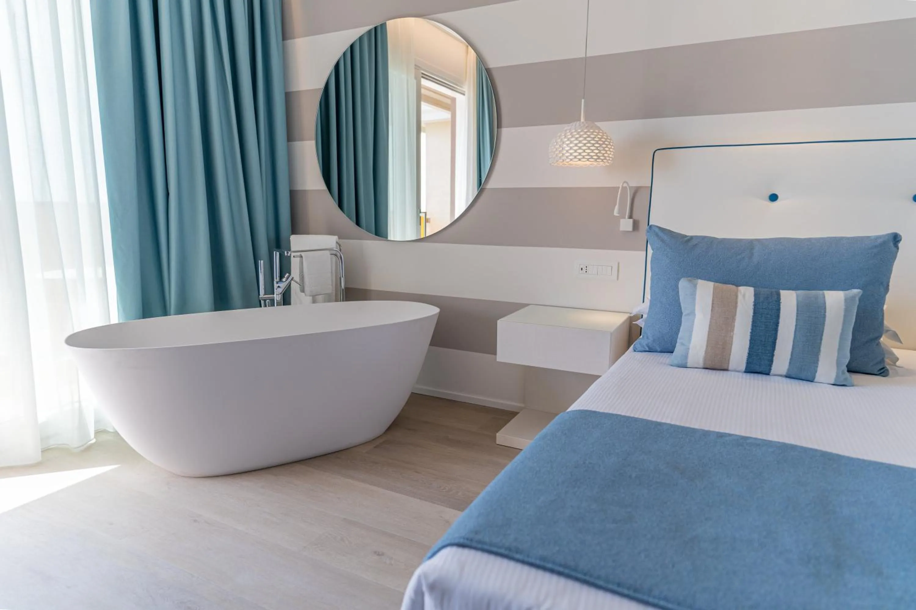 Bedroom, Bed in Hotel Orient & Pacific