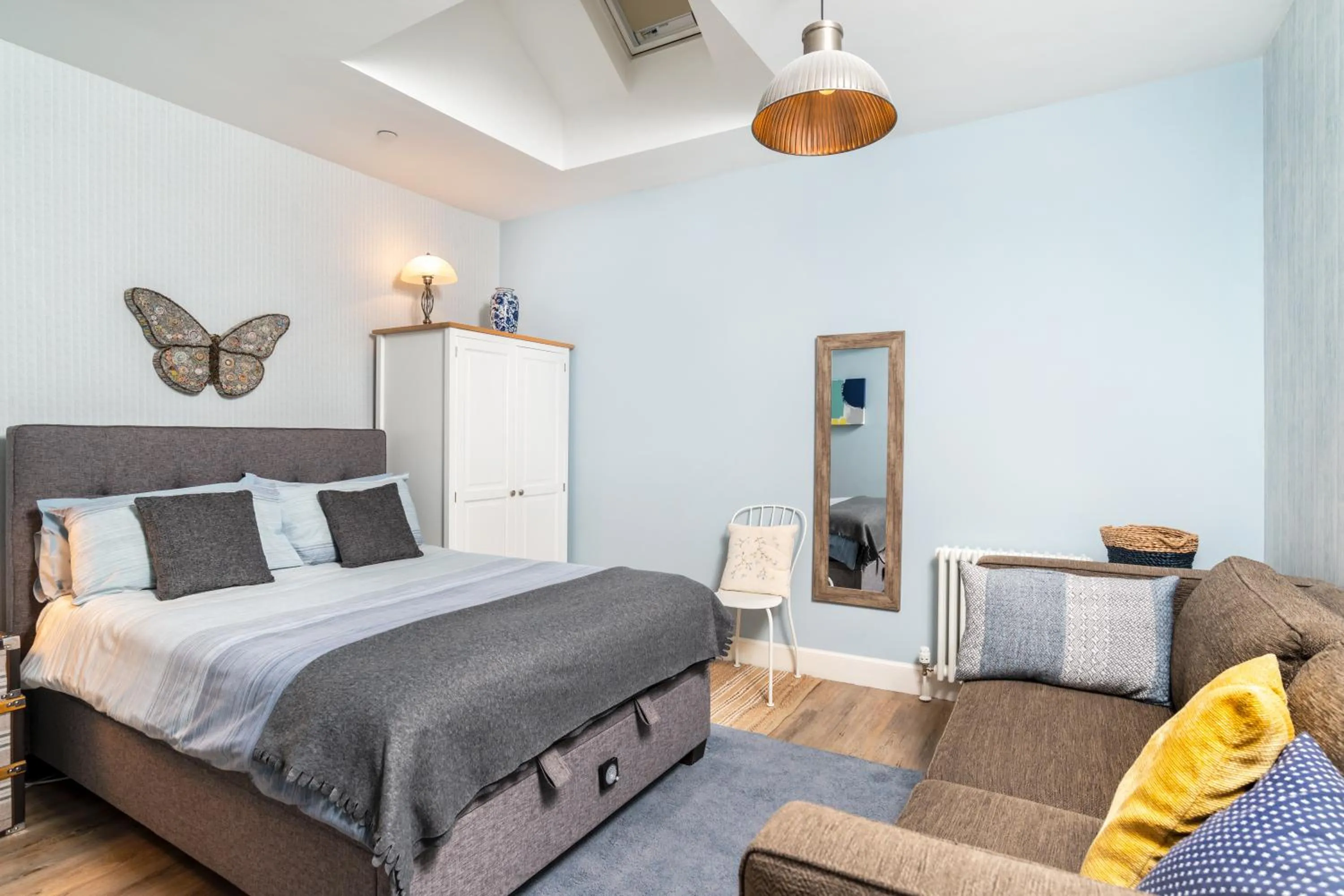 Photo of the whole room, Bed in Haymarket Apartments