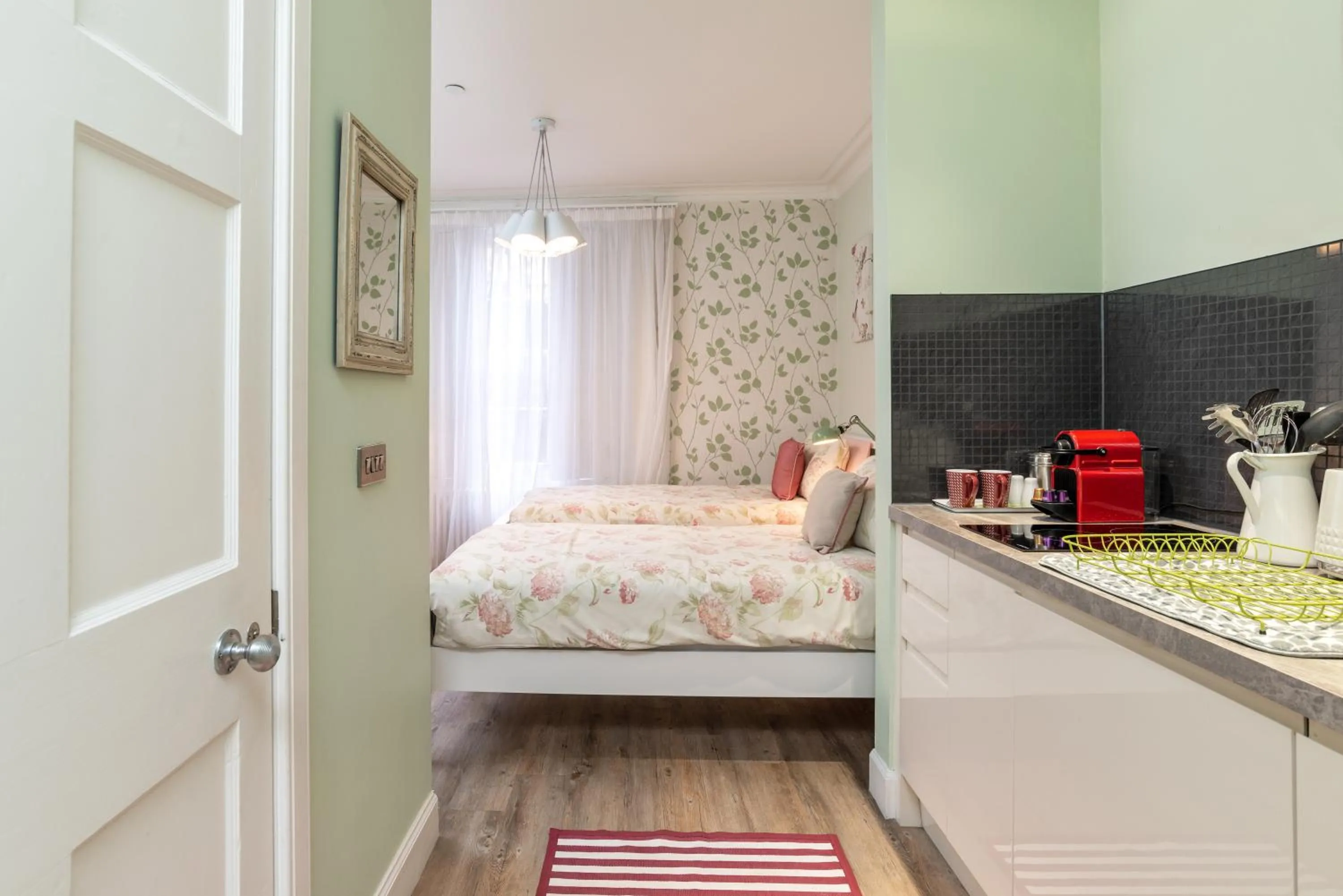 Photo of the whole room, Bed in Haymarket Apartments