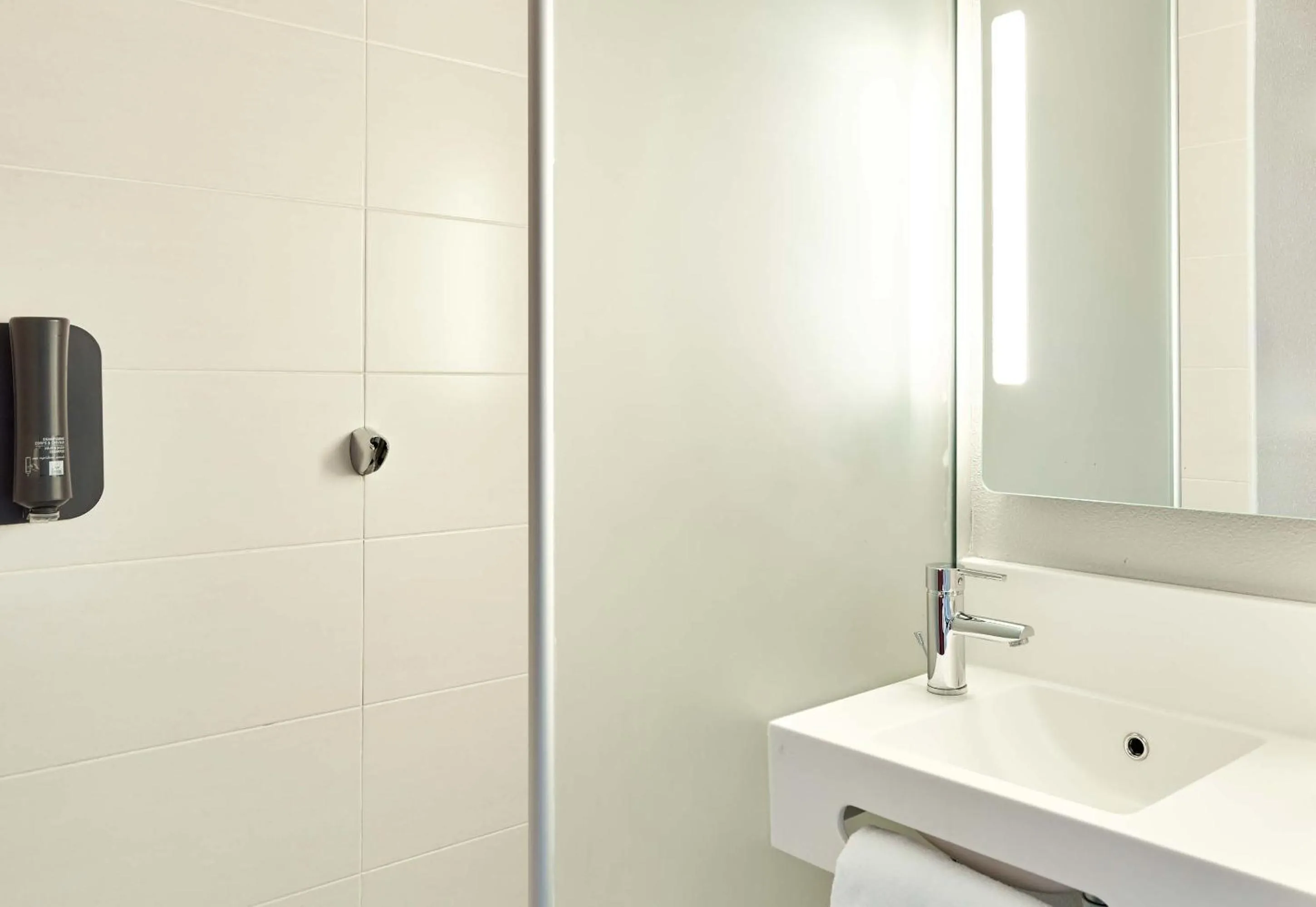 Bathroom in B&B HOTEL Paris Italie Porte de Choisy